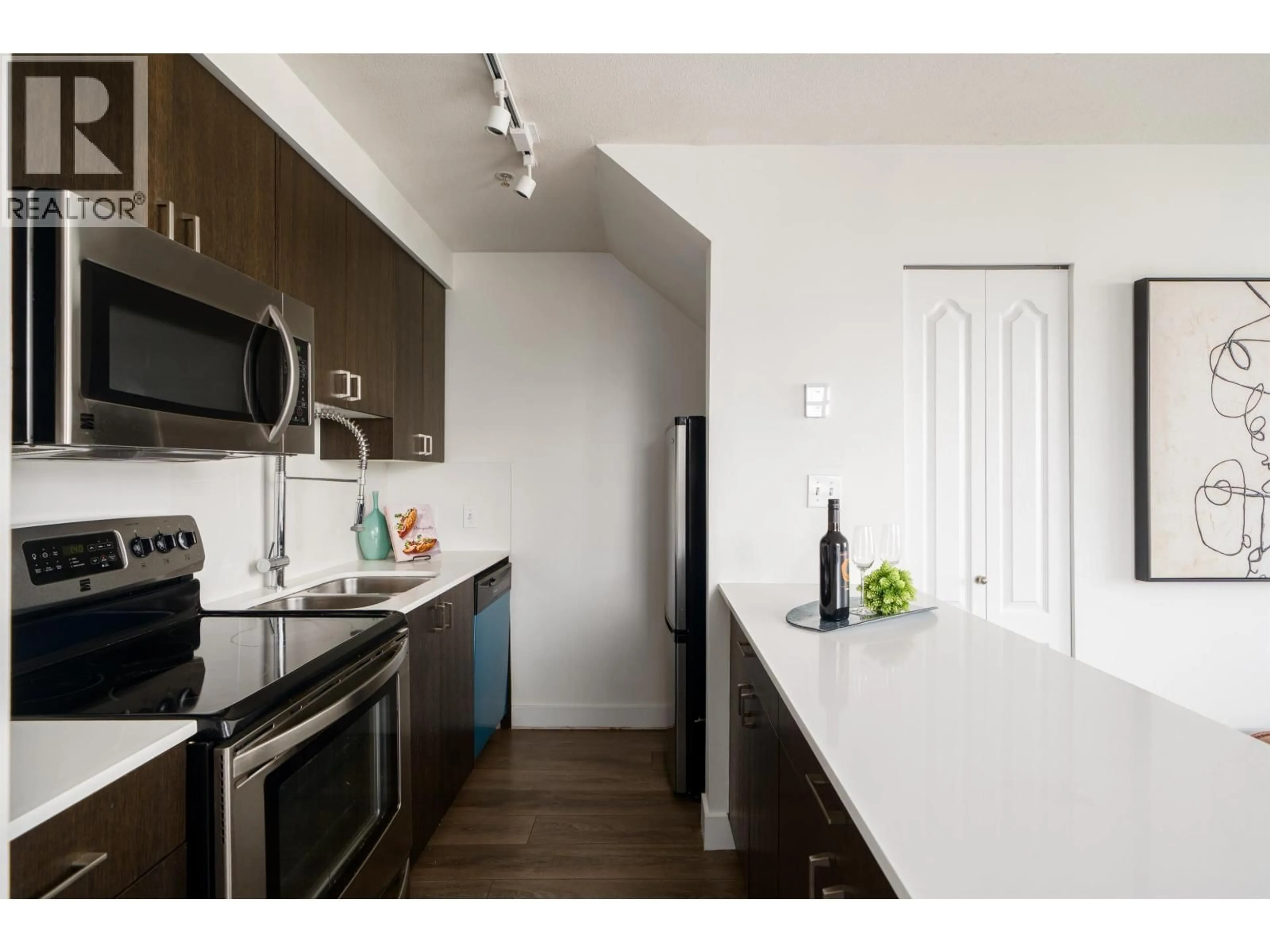 Unknown for 206 - 2190 5TH AVENUE, Vancouver British Columbia V6K1S2