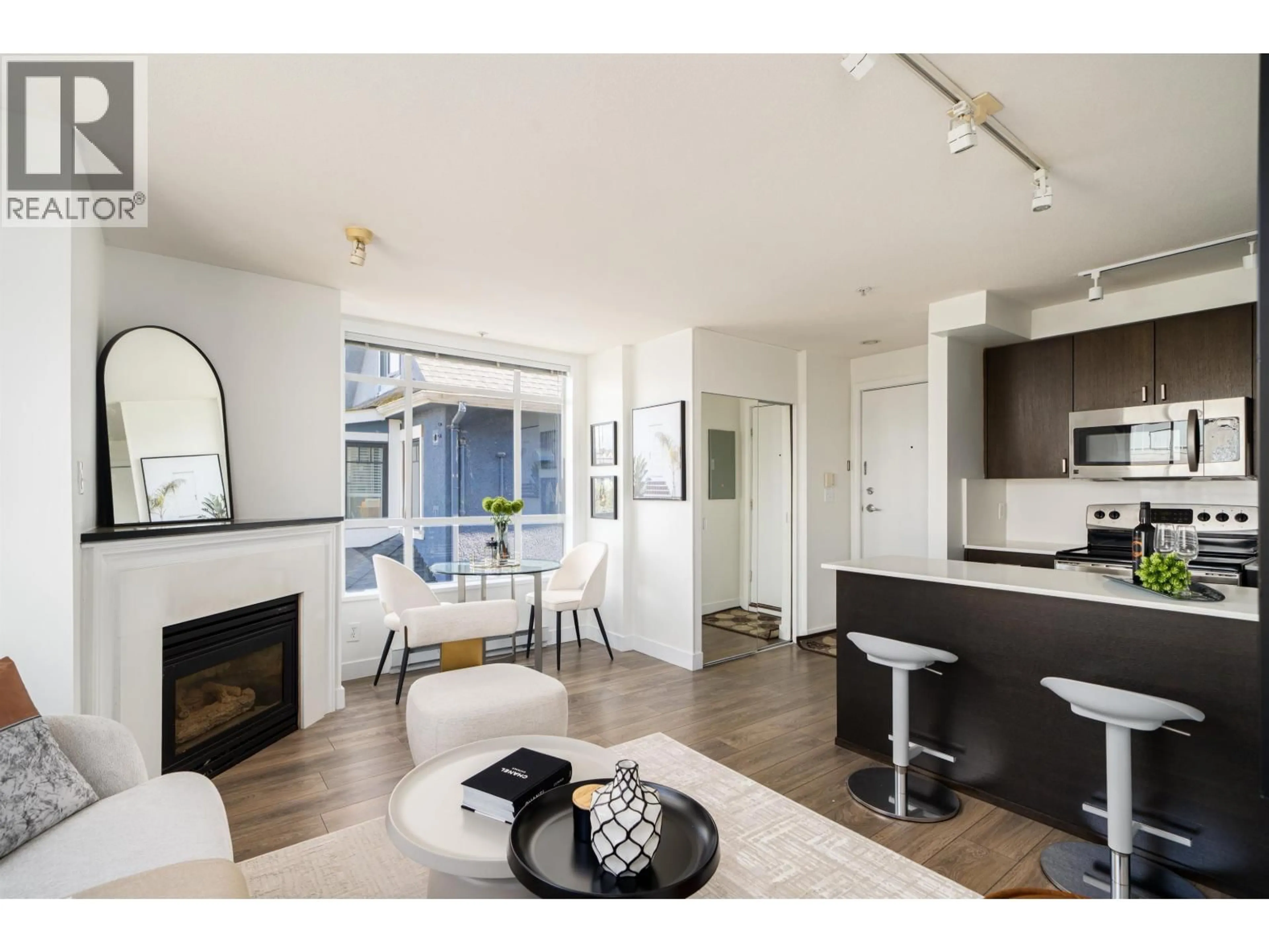 Unknown for 206 - 2190 5TH AVENUE, Vancouver British Columbia V6K1S2