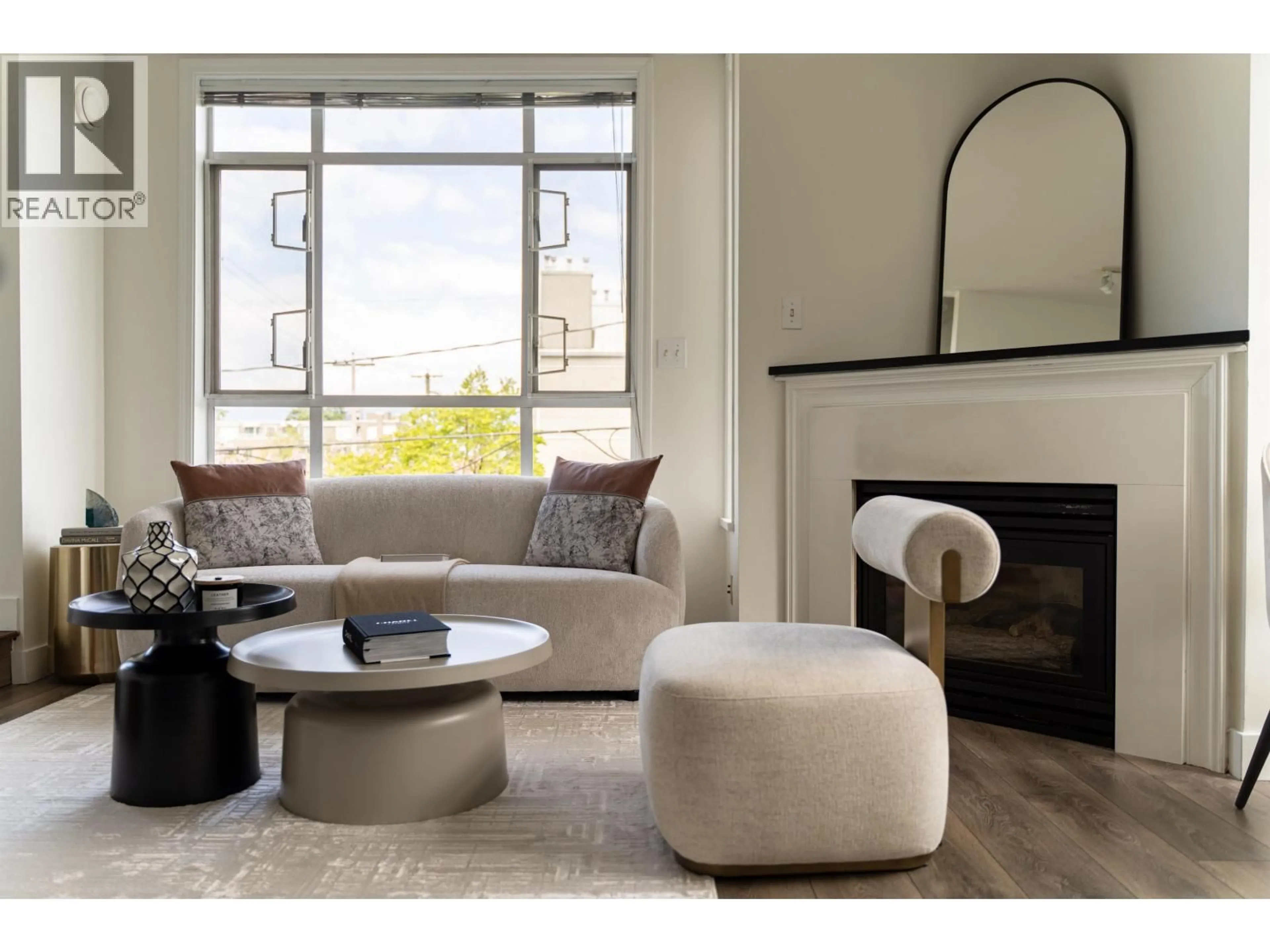 Unknown for 206 - 2190 5TH AVENUE, Vancouver British Columbia V6K1S2