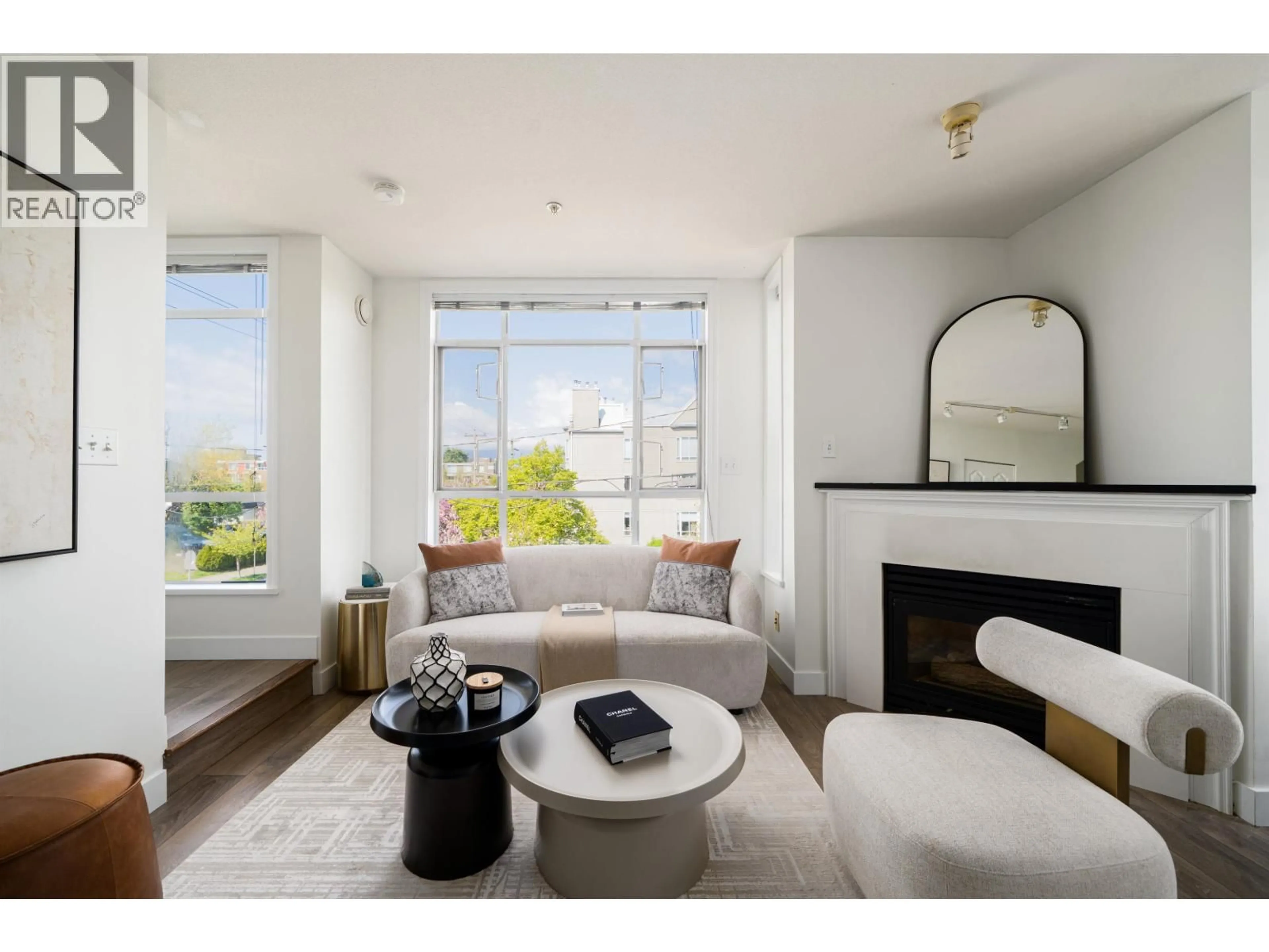 Unknown for 206 - 2190 5TH AVENUE, Vancouver British Columbia V6K1S2