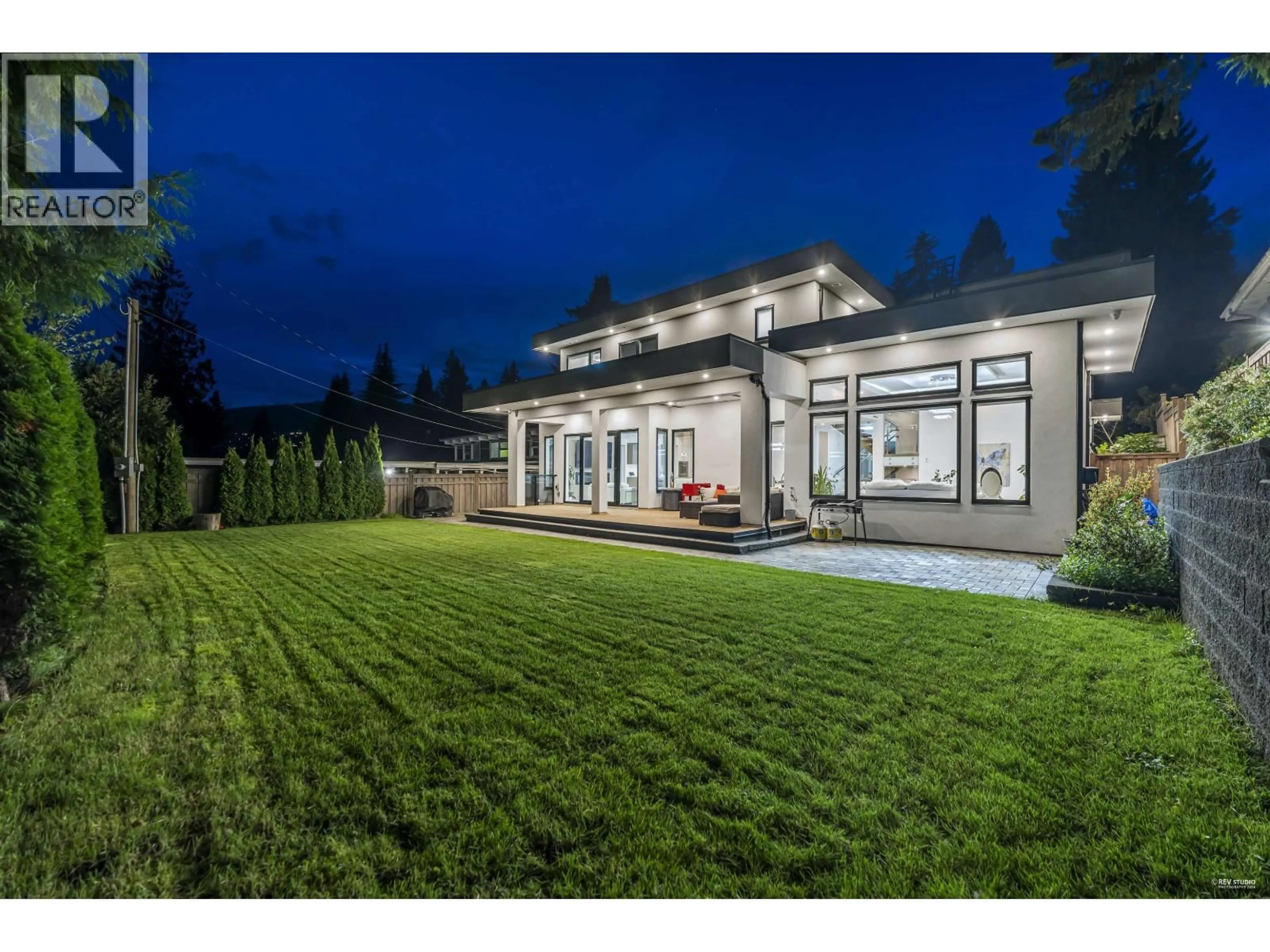 Unknown for 929 CANYON BOULEVARD, North Vancouver British Columbia V7R2J9