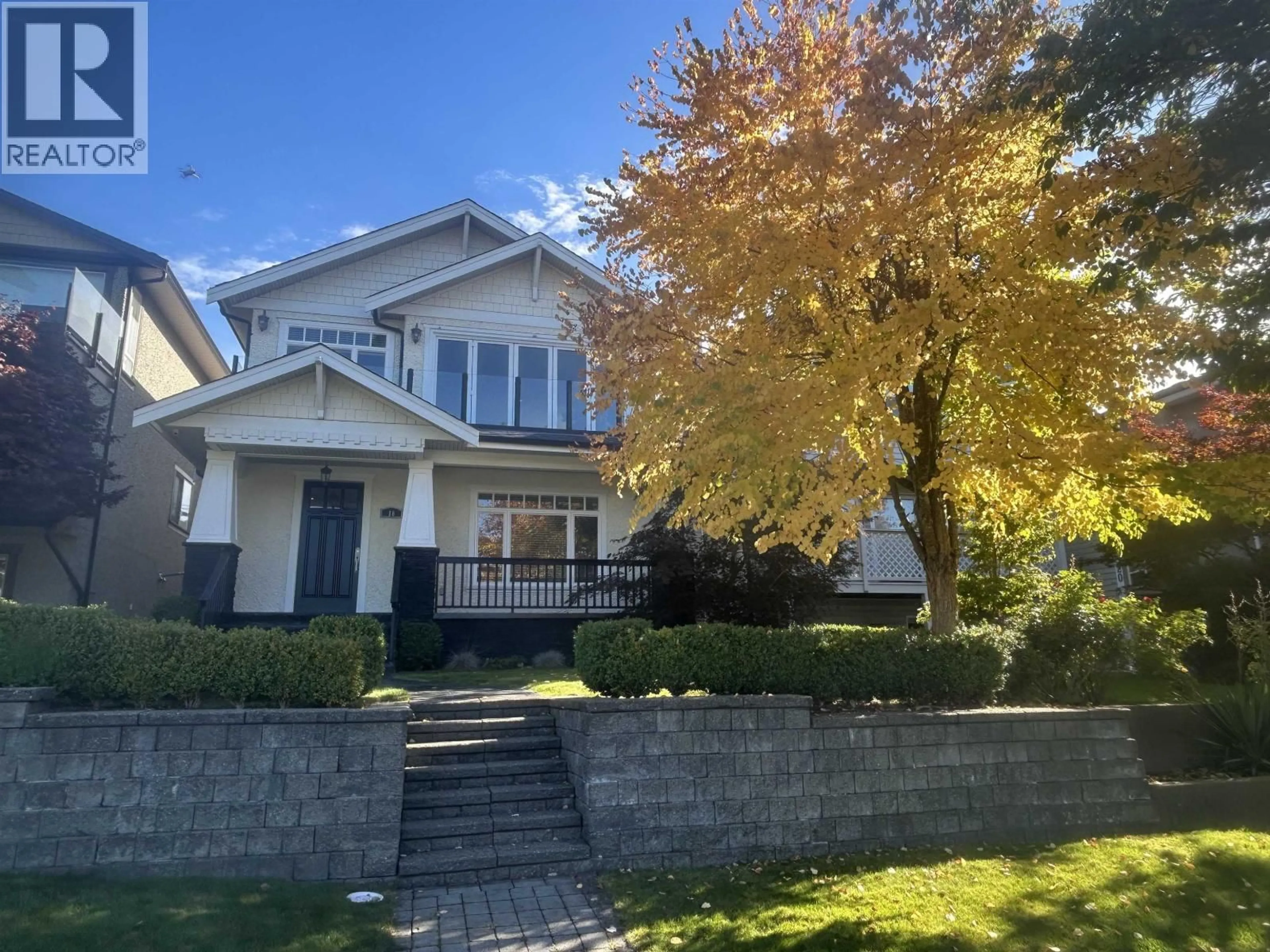 A pic from outside/outdoor area/front of a property/back of a property/a pic from drone, street for 18 HYTHE AVENUE, Burnaby British Columbia V5B3H7