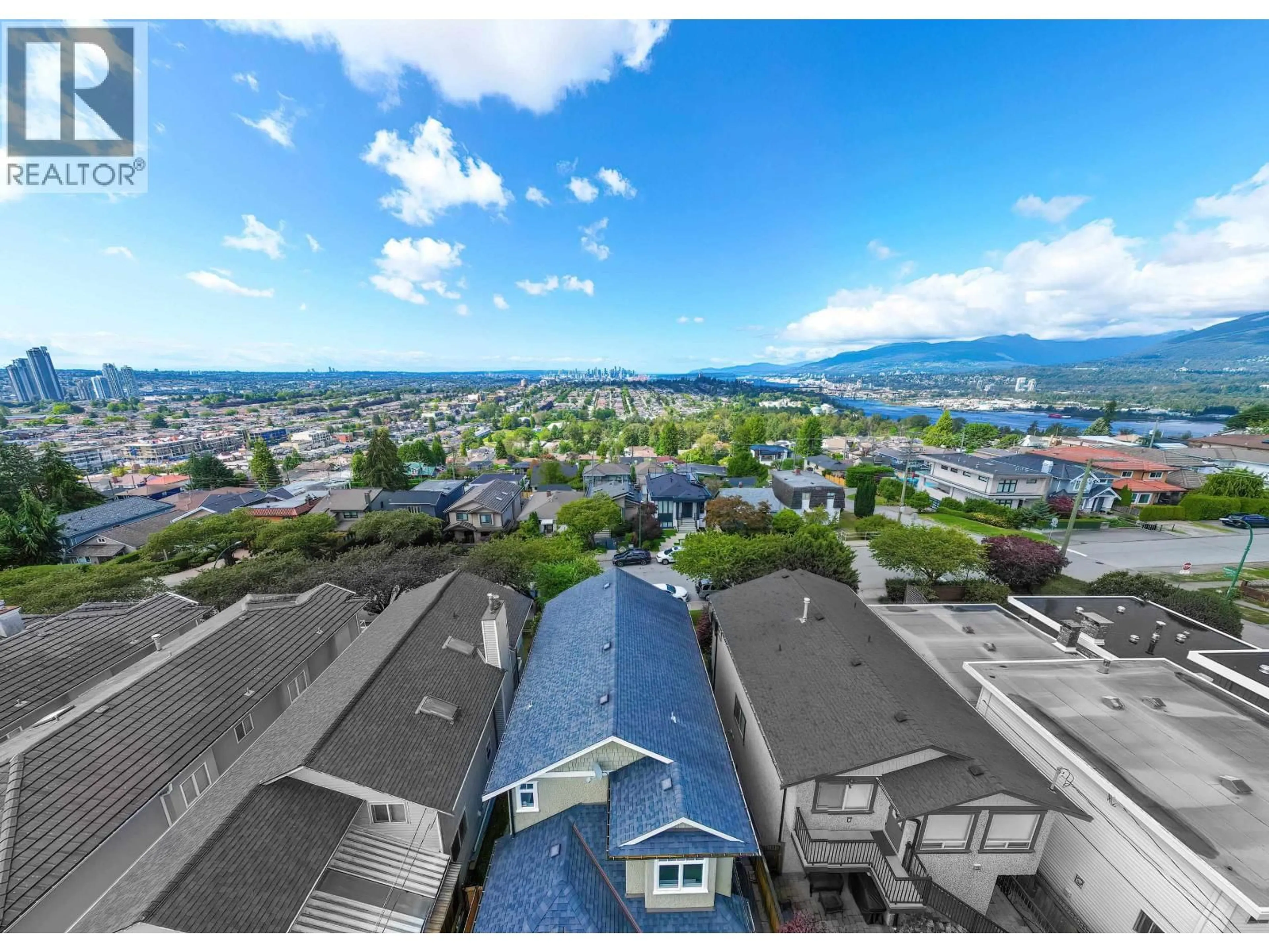 A pic from outside/outdoor area/front of a property/back of a property/a pic from drone, mountain view for 18 HYTHE AVENUE, Burnaby British Columbia V5B3H7