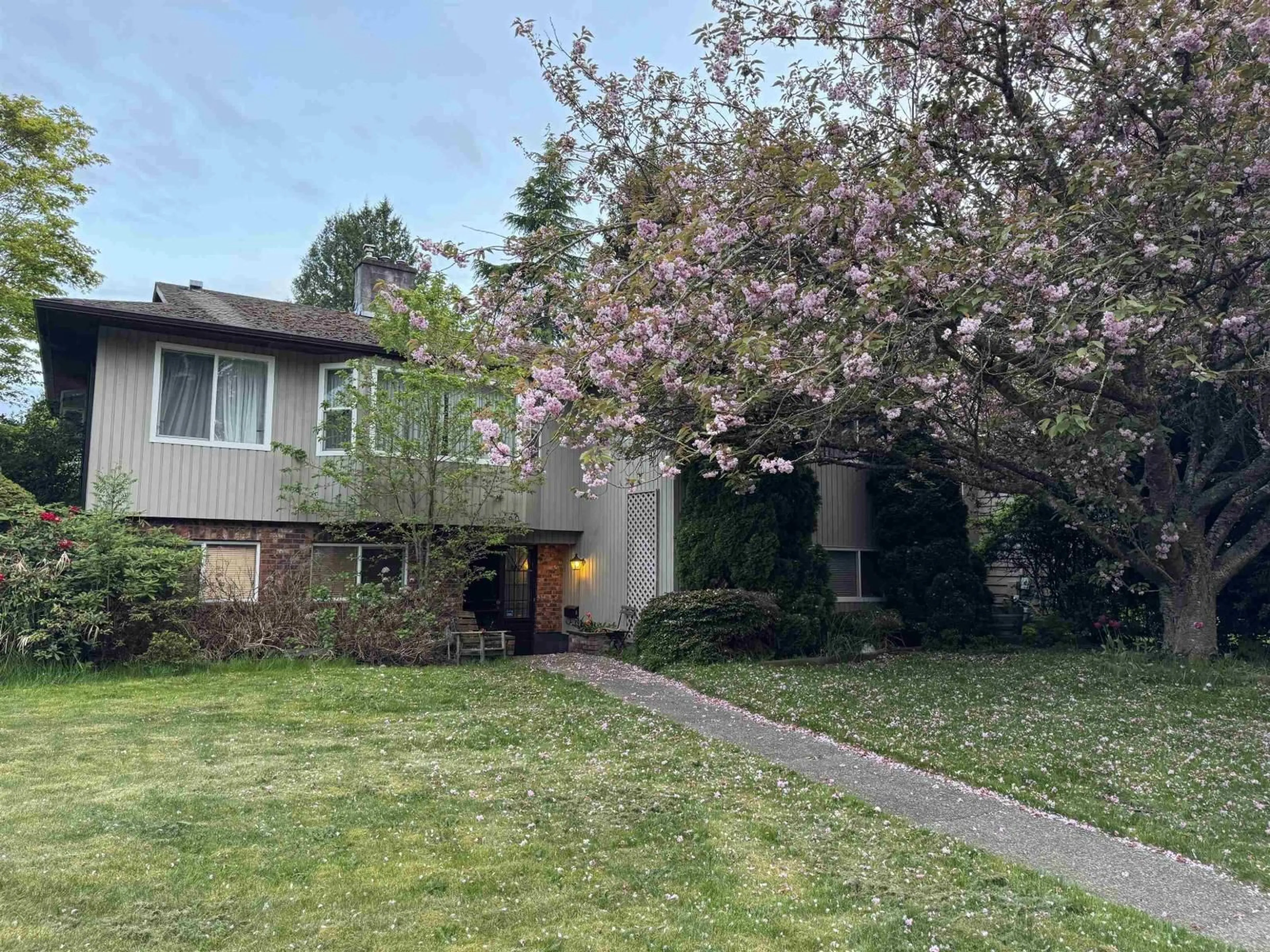 Unknown for 12690 26 AVENUE, Surrey British Columbia V4A5R7