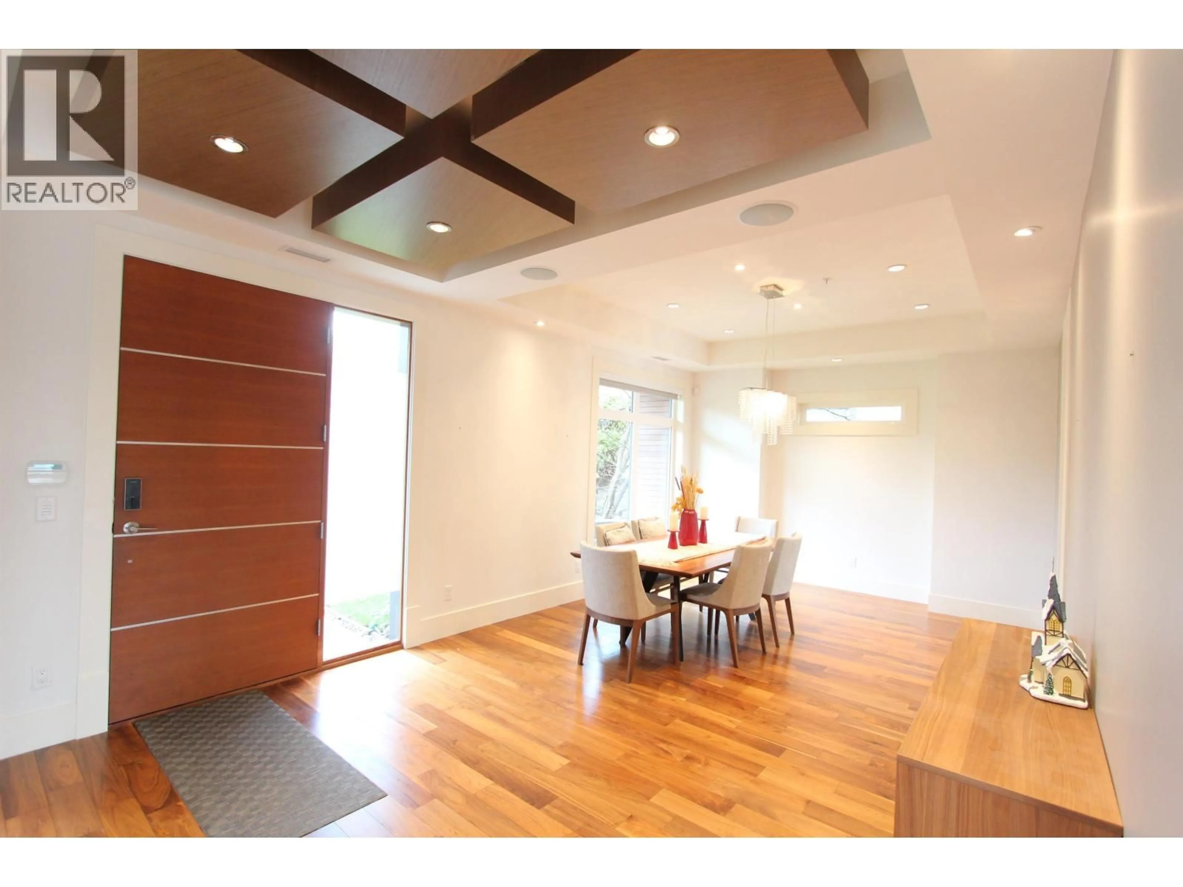Dining room, wood/laminate floor for 3950 37TH AVENUE, Vancouver British Columbia V6N2W5