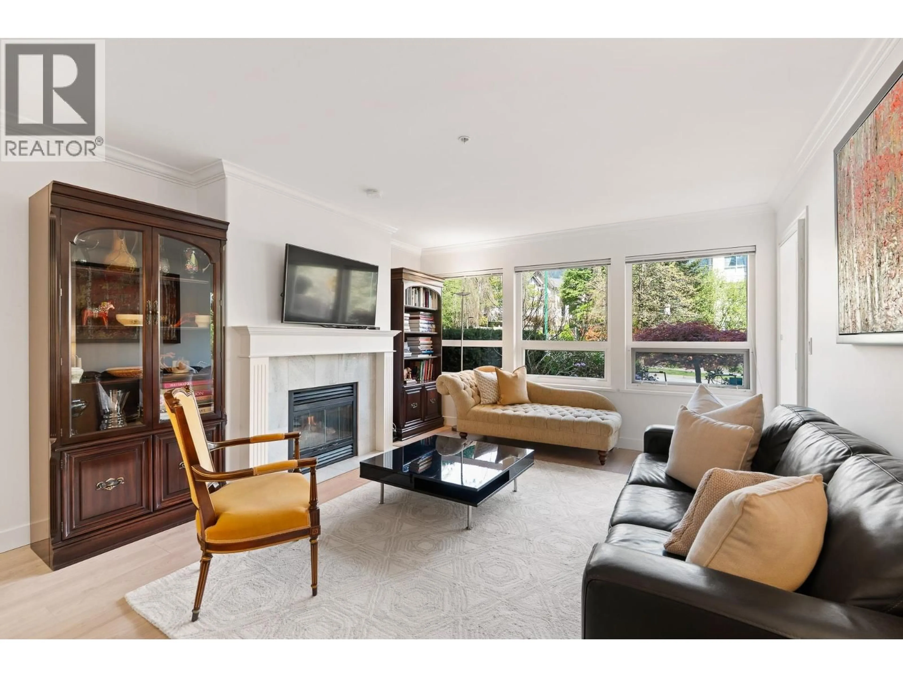 Living room with furniture, unknown for 103 - 1145 29TH STREET, North Vancouver British Columbia V7K1C3