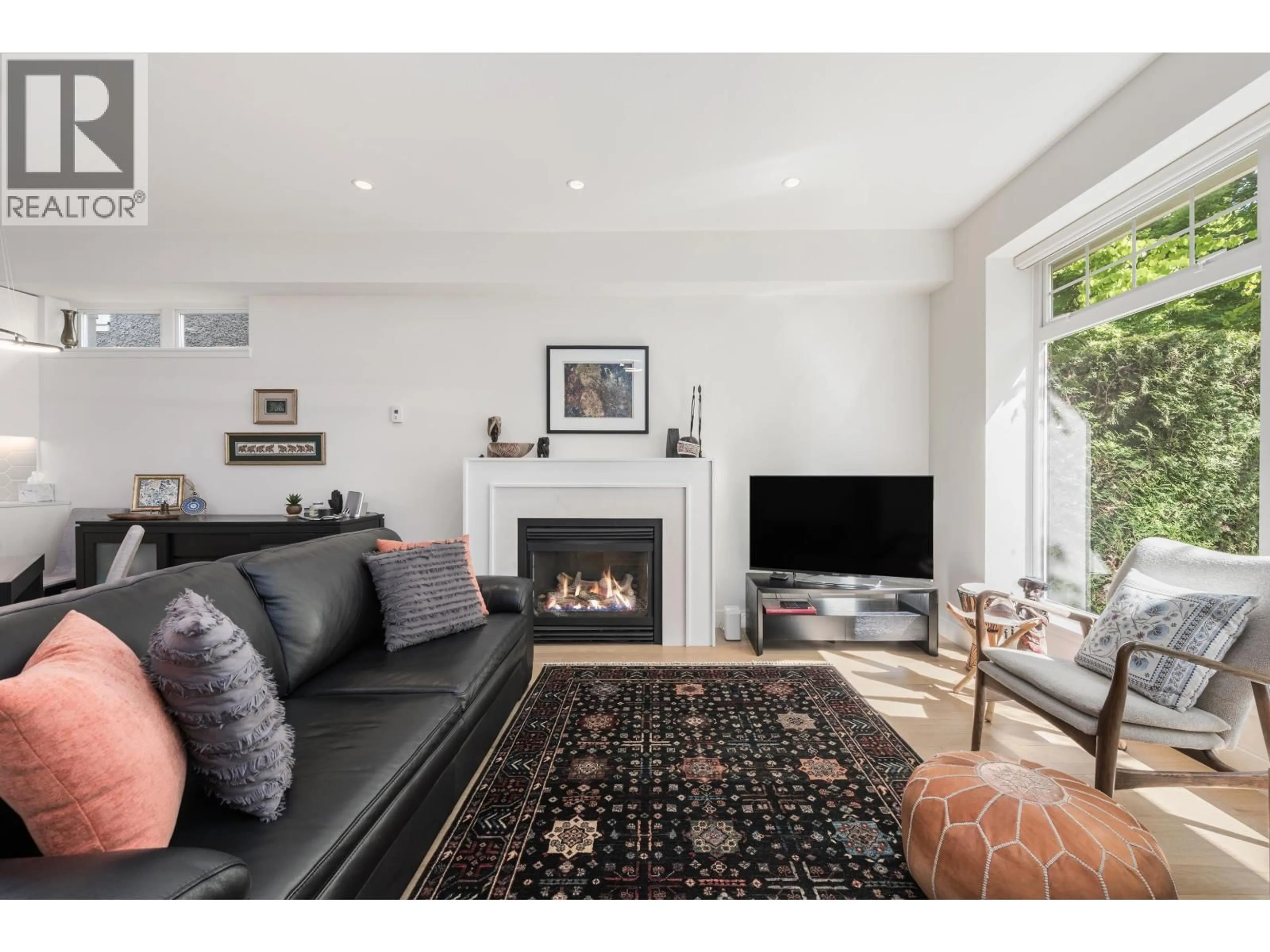Unknown for 1823 NAPIER STREET, Vancouver British Columbia V5L2N4