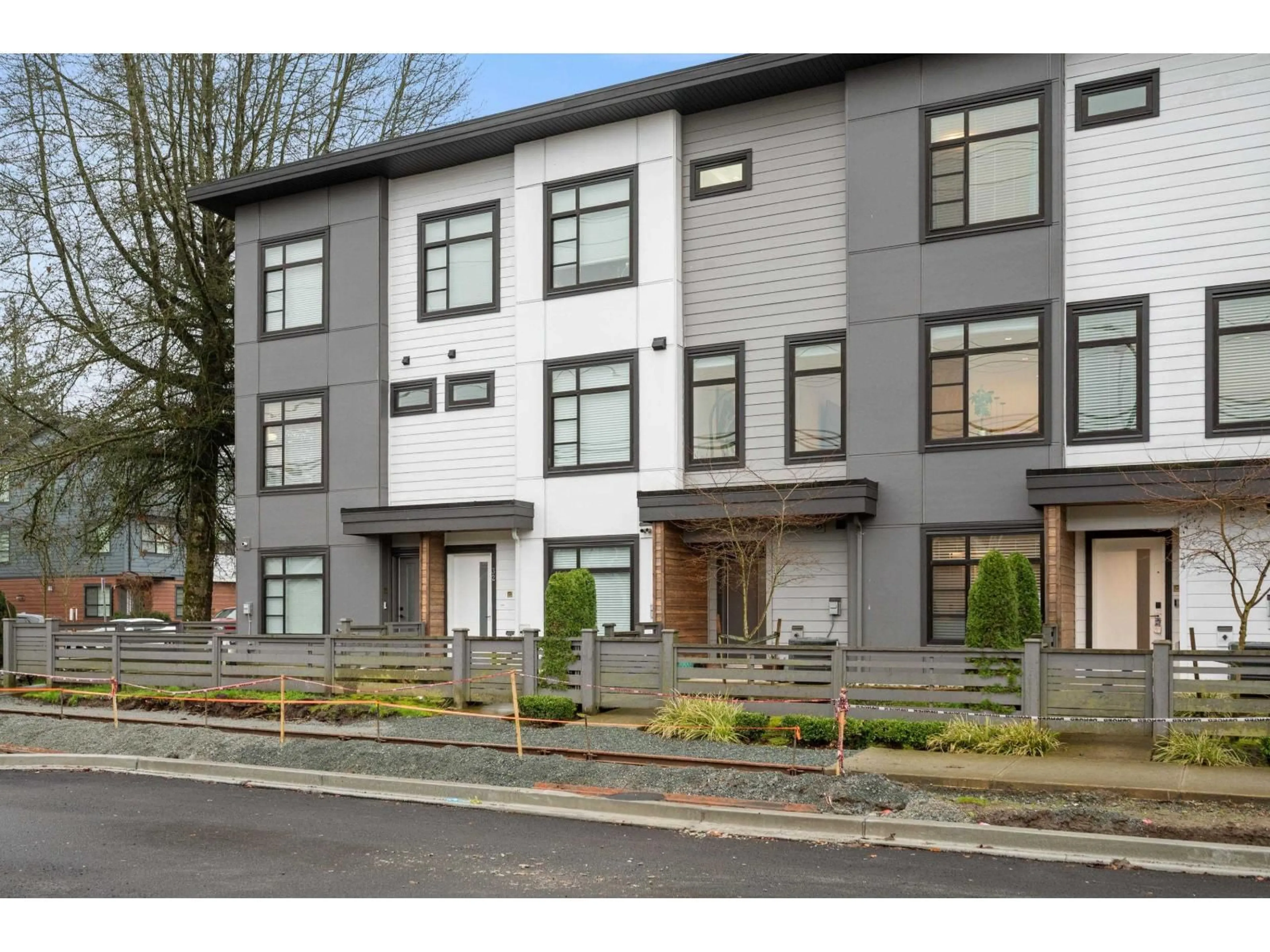 Unknown for 33 - 7127 193A STREET, Surrey British Columbia V4N6V9