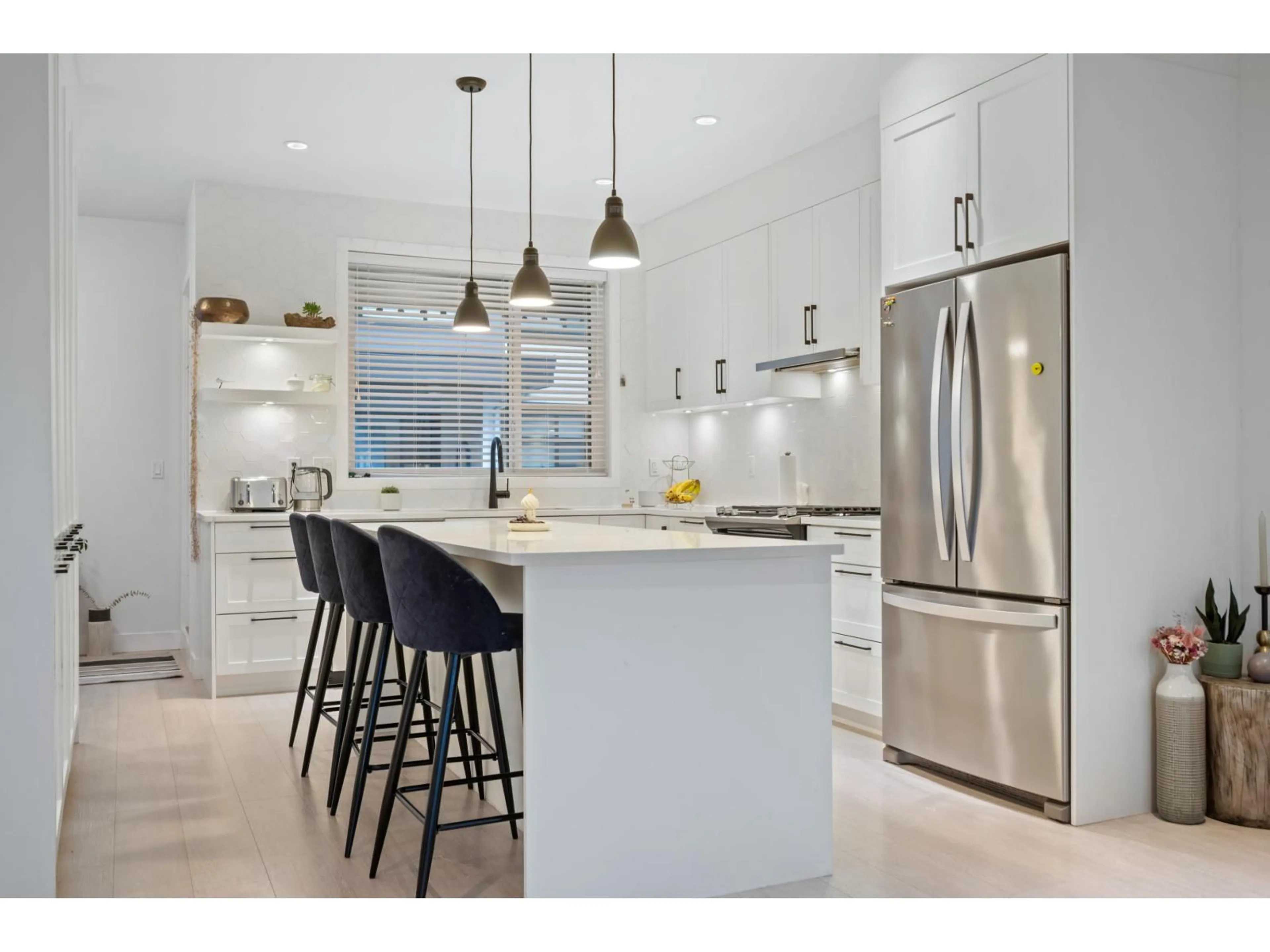 Contemporary kitchen, ceramic/tile floor for 33 - 7127 193A STREET, Surrey British Columbia V4N6V9