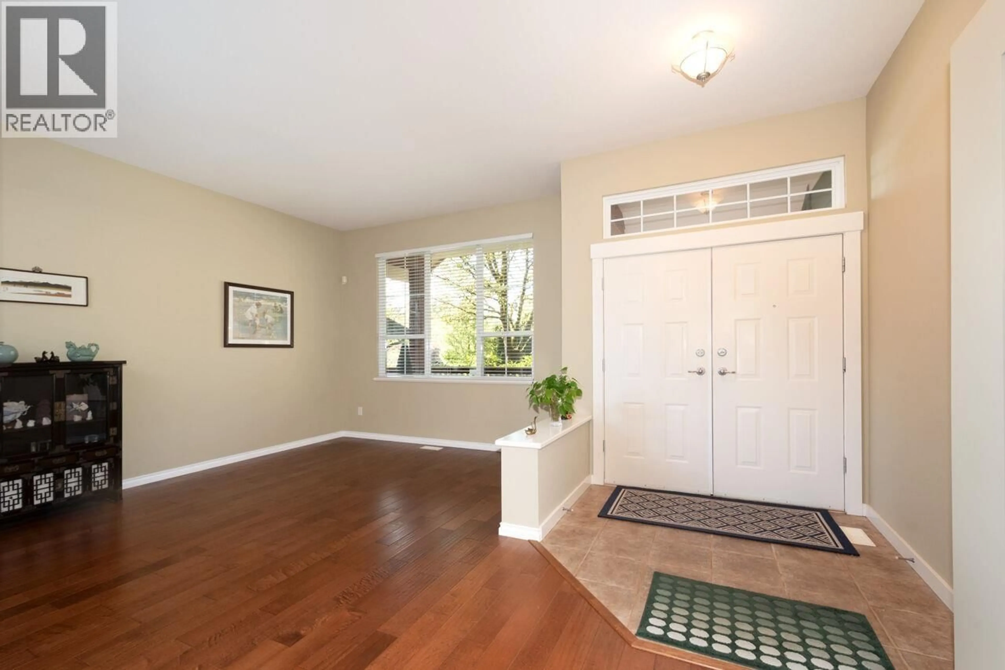 Indoor entryway for 10 ASHWOOD DRIVE, Port Moody British Columbia V3H5H2