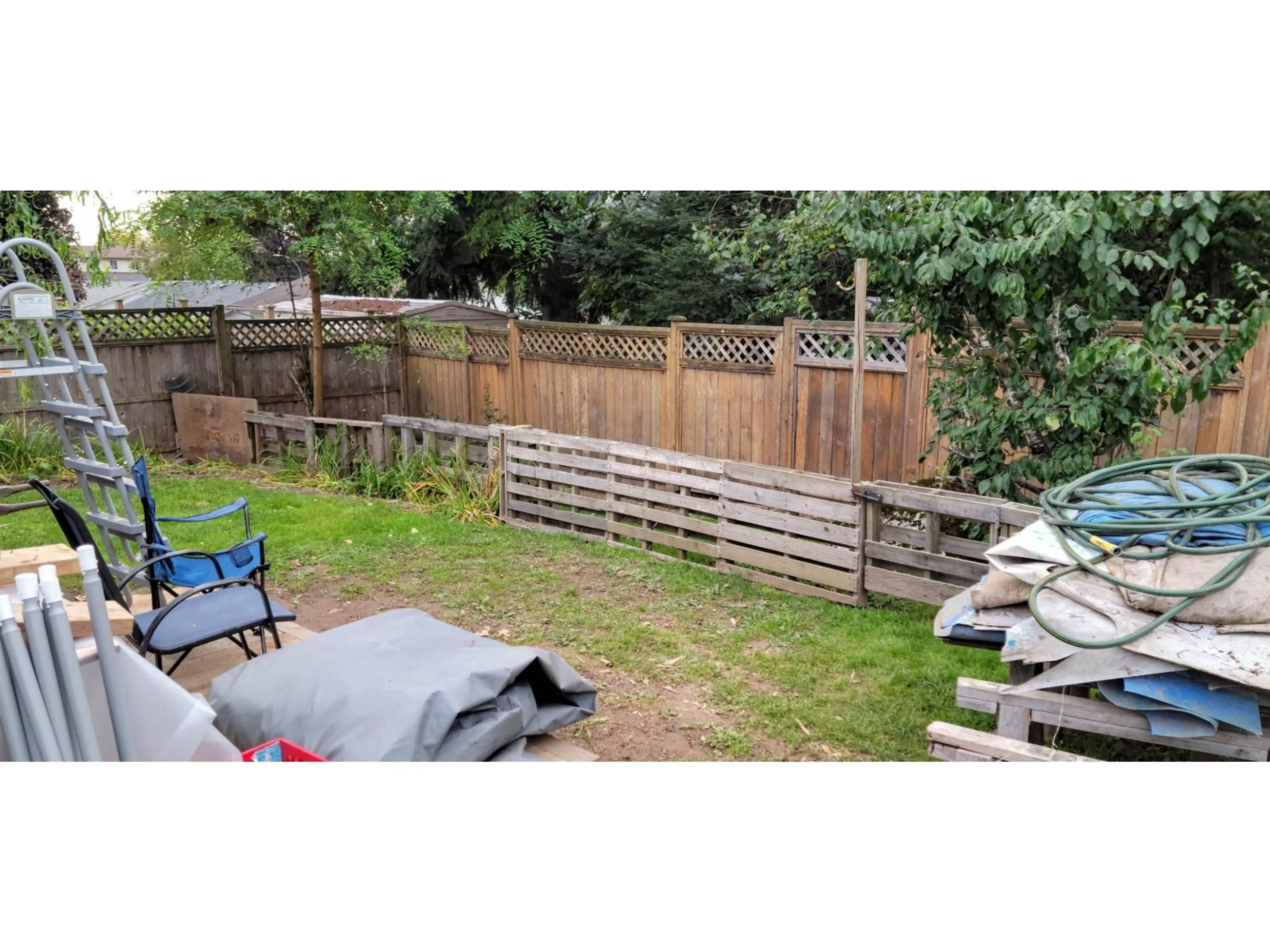 A pic from outside/outdoor area/front of a property/back of a property/a pic from drone, forest/trees view for 2613 MOORLAND STREET, Abbotsford British Columbia V2T3V2