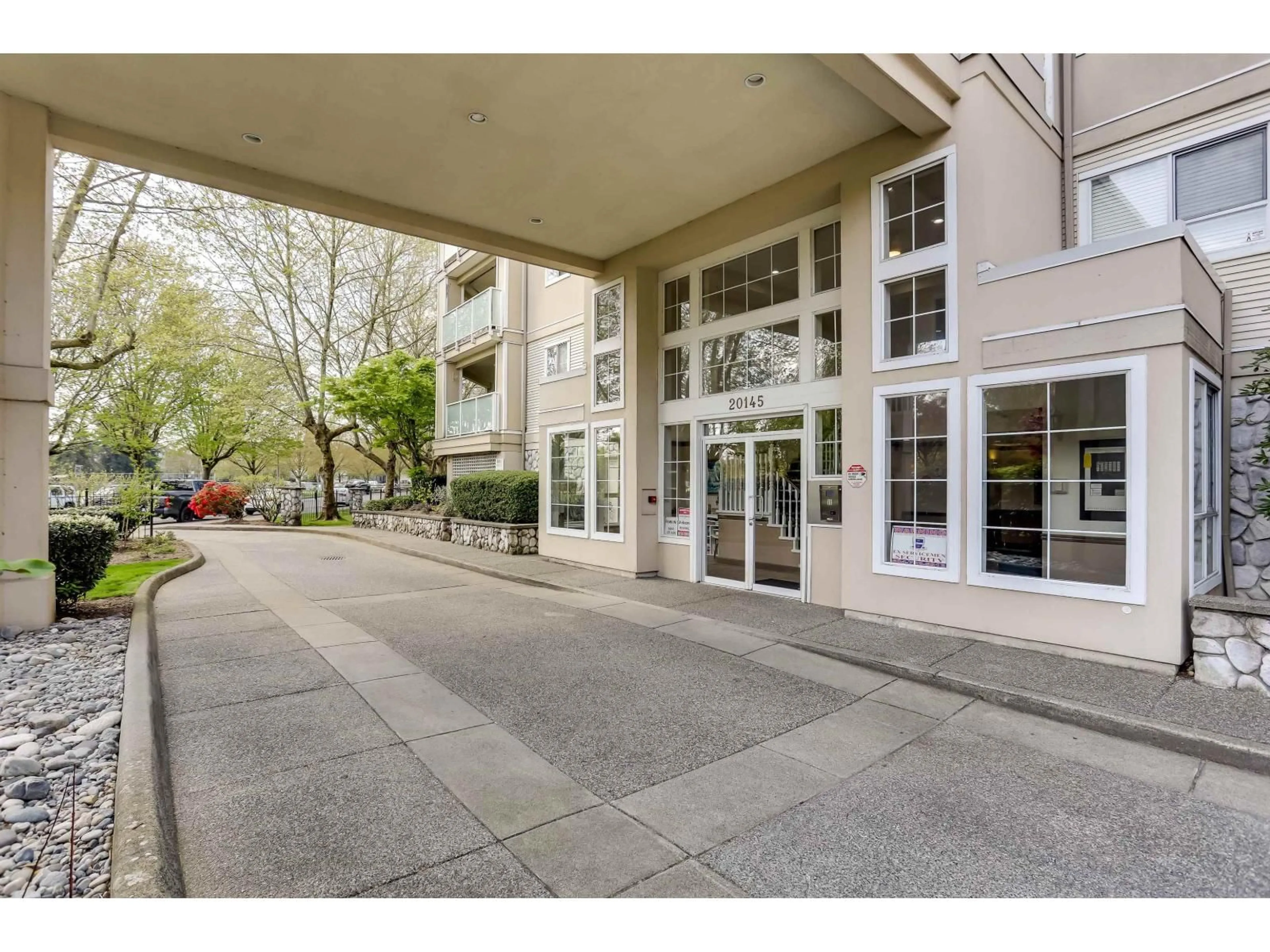 Indoor foyer for 204 - 20145 55A AVENUE, Langley British Columbia V3A8L6