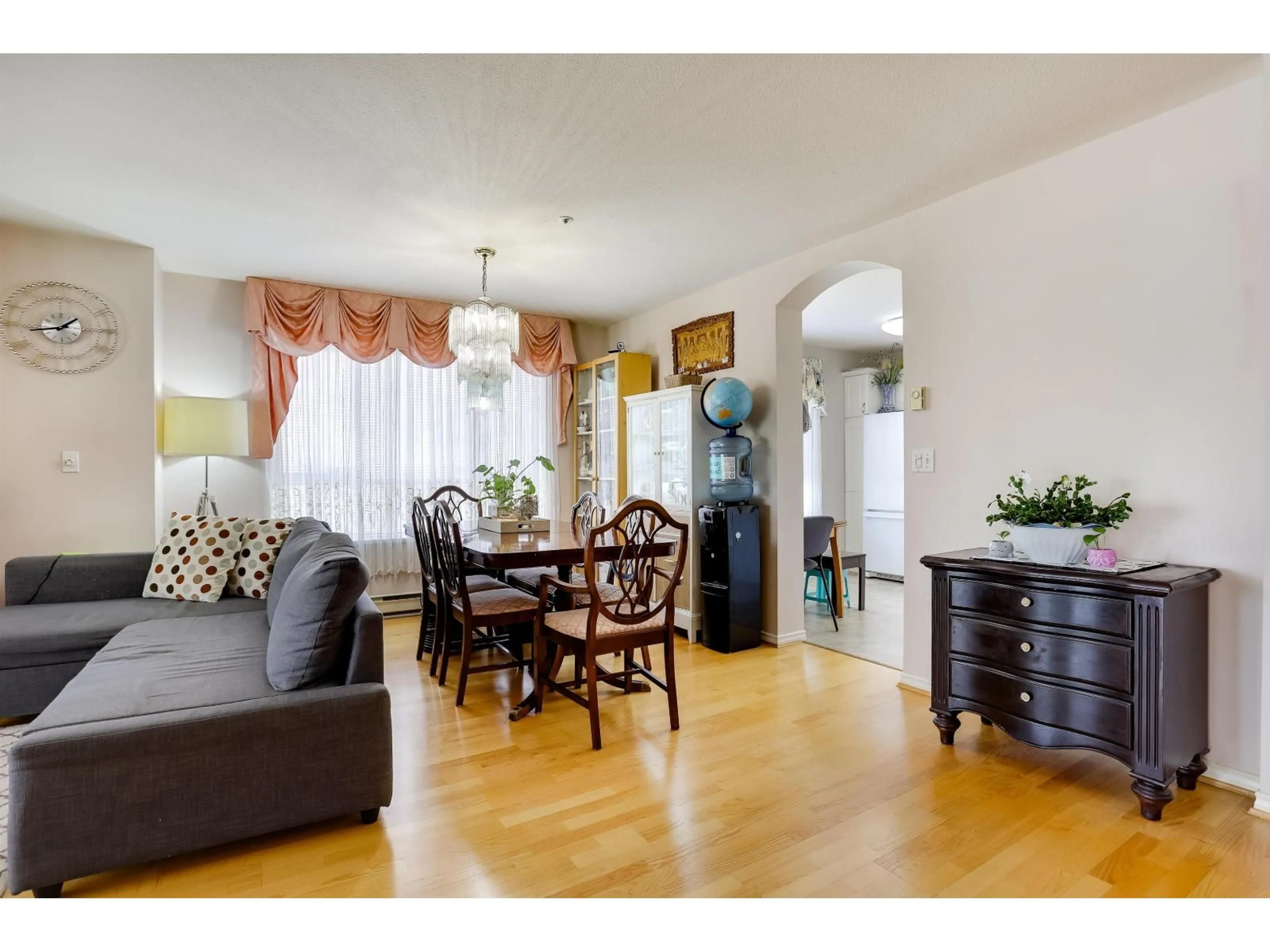Living room with furniture, wood/laminate floor for 204 - 20145 55A AVENUE, Langley British Columbia V3A8L6