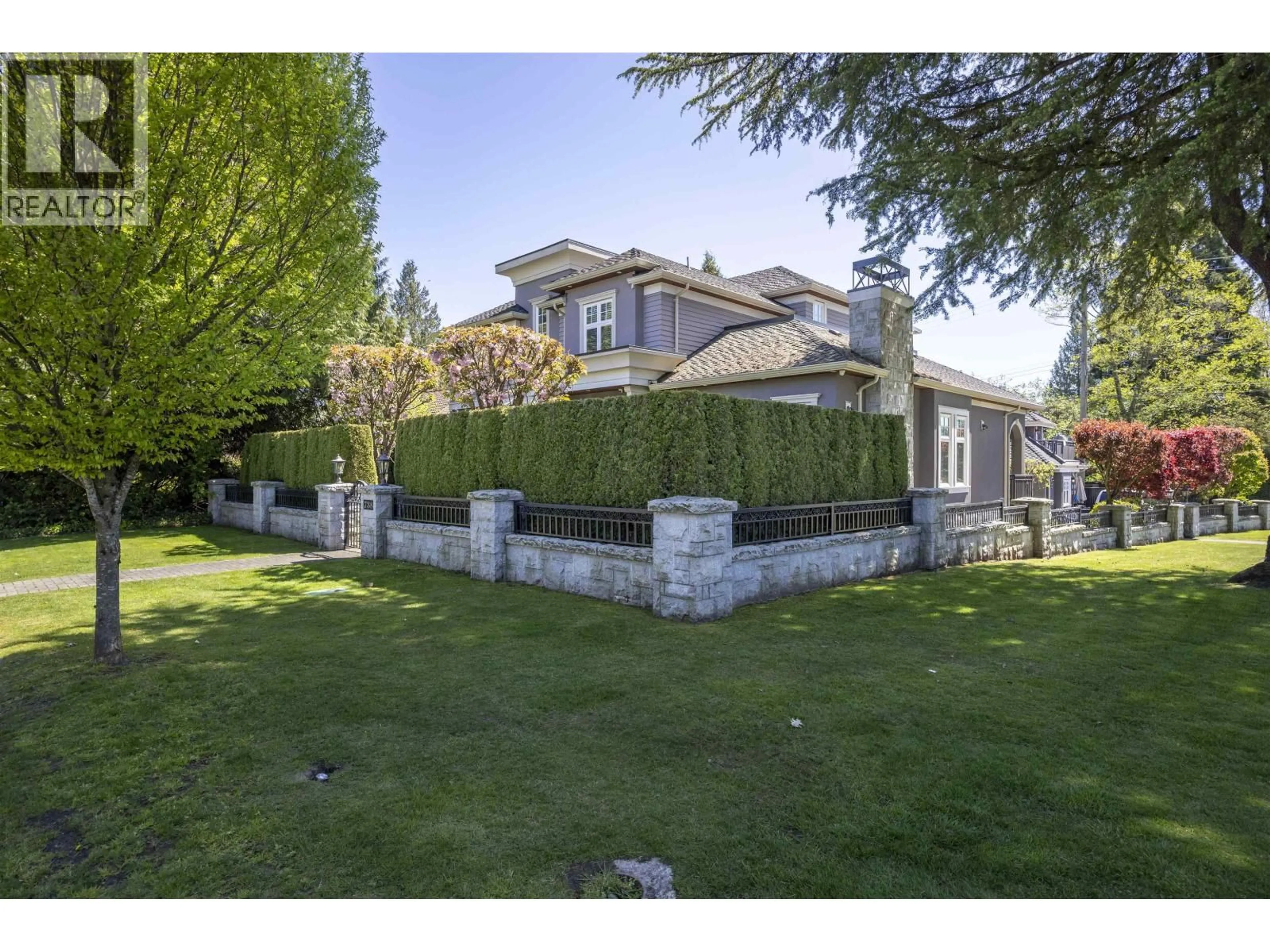 A pic from outside/outdoor area/front of a property/back of a property/a pic from drone, street for 738 54TH AVENUE, Vancouver British Columbia V6P1M4