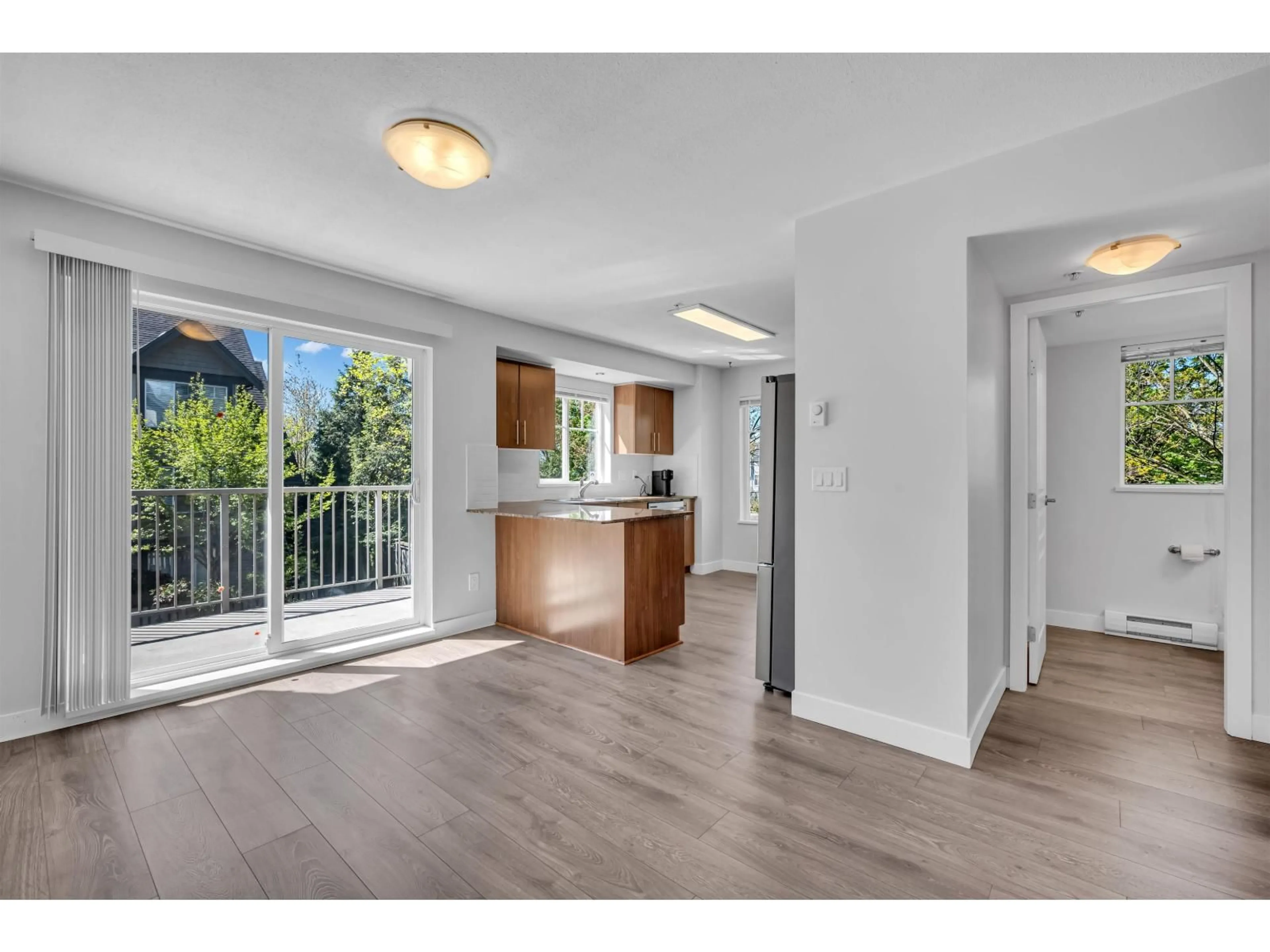 Open concept kitchen, wood/laminate floor for 6 - 20038 70 AVENUE, Langley British Columbia V2Y0B4