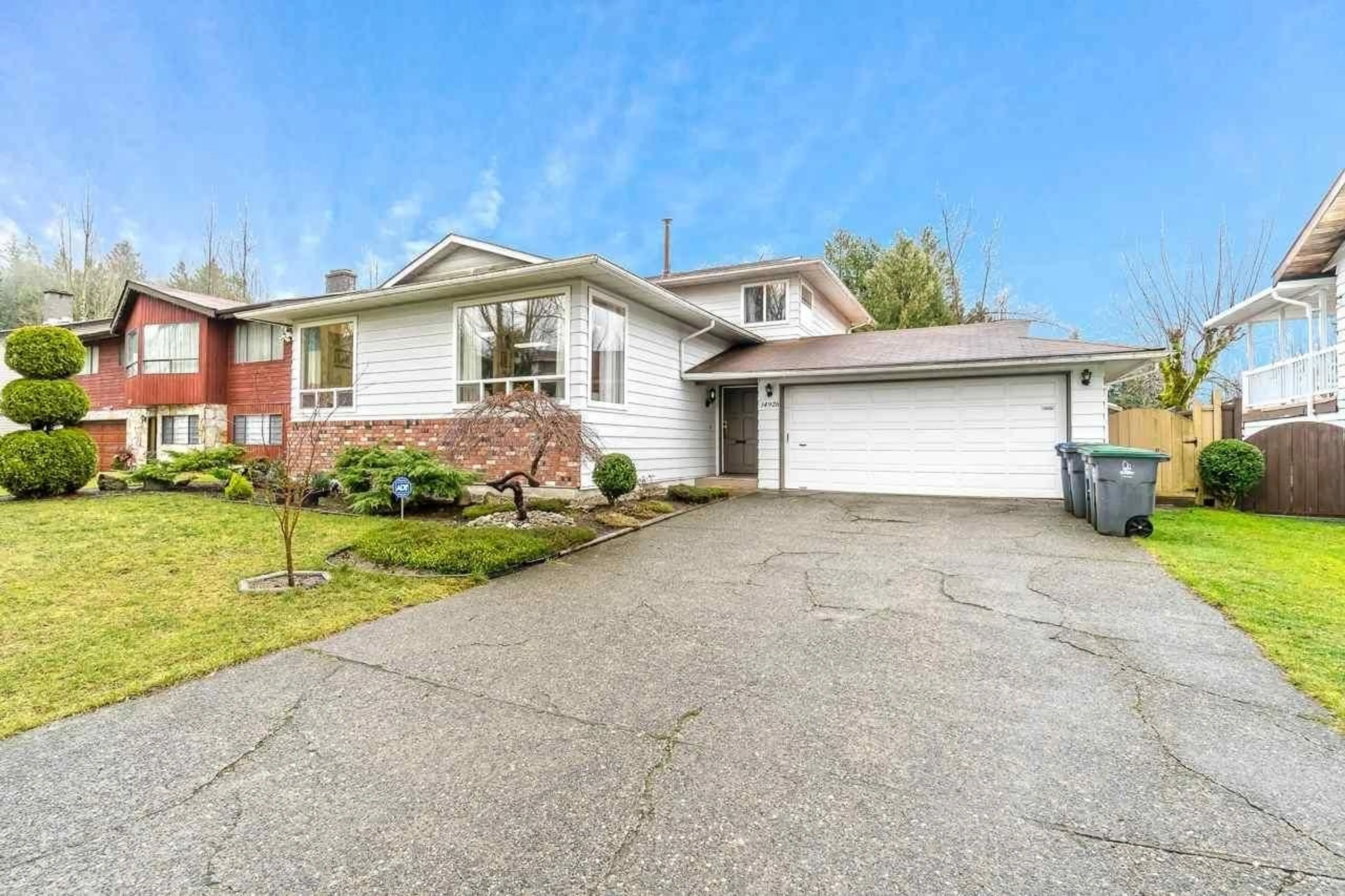 Home with vinyl exterior material, street for 14928 93A AVENUE, Surrey British Columbia V3R7A9