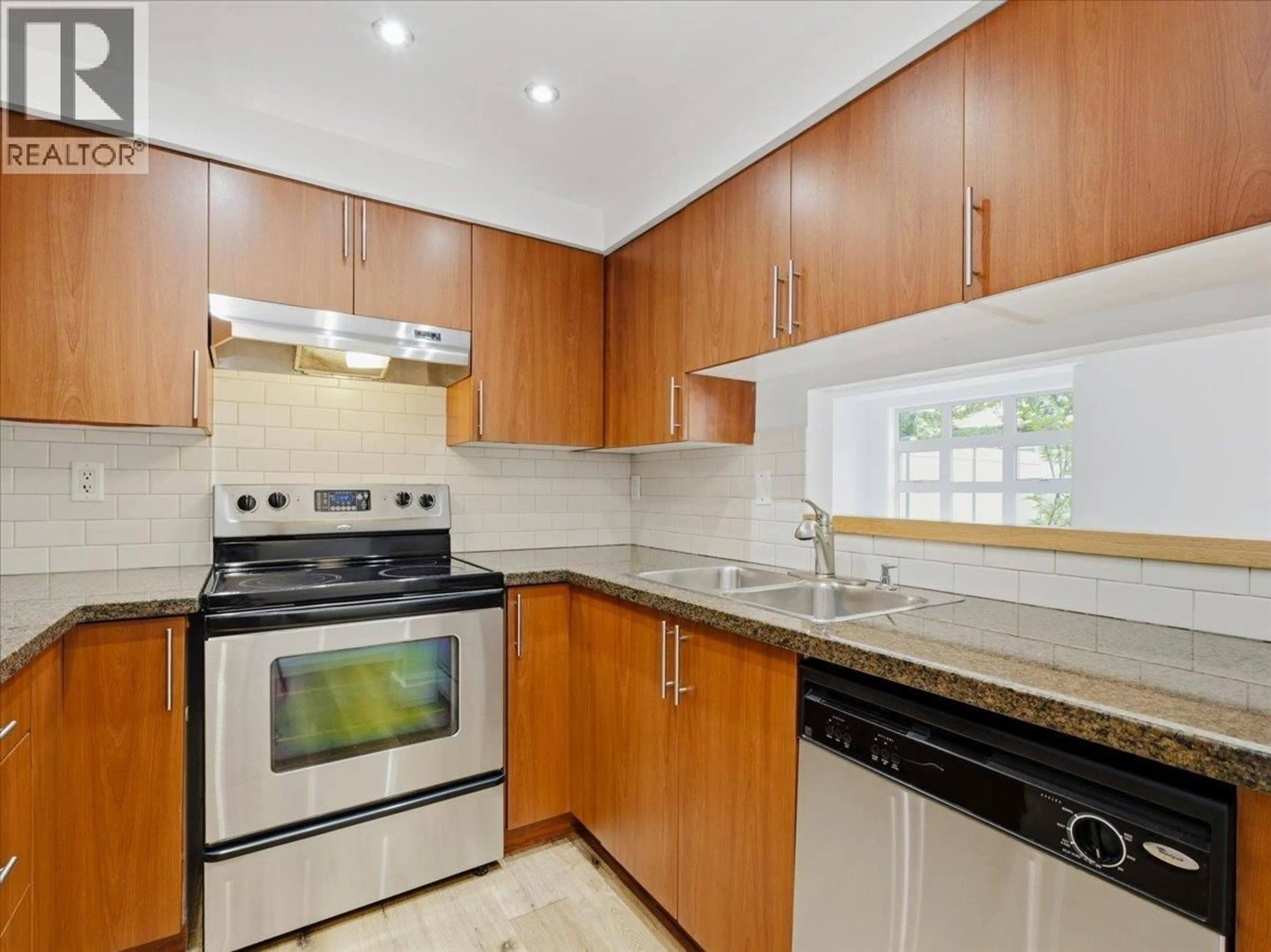 Unknown for 102 - 235 4TH STREET, North Vancouver British Columbia V7M1H8