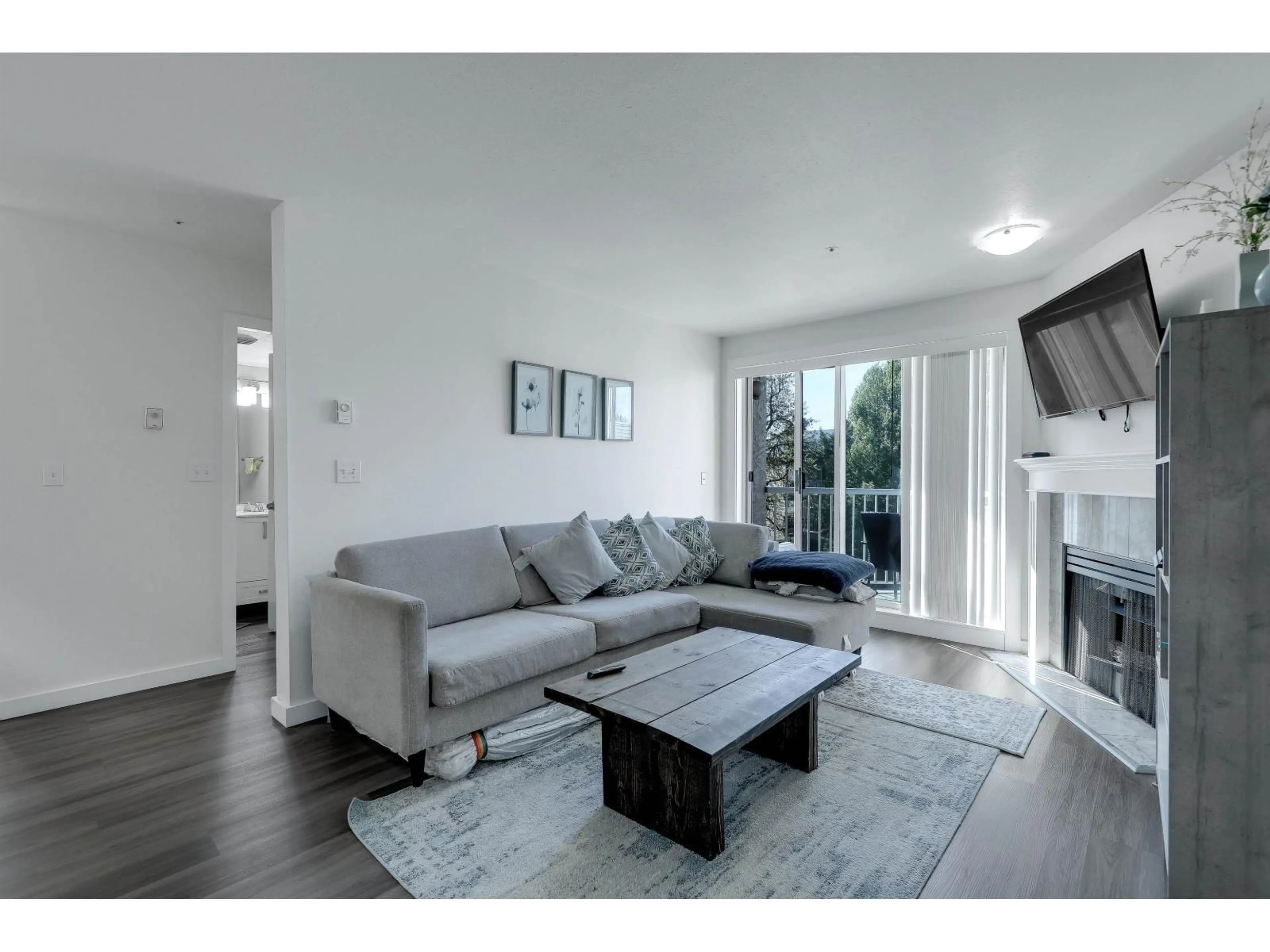 Living room with furniture, wood/laminate floor for 336 - 32830 GEORGE FERGUSON WAY, Abbotsford British Columbia V2S7K1