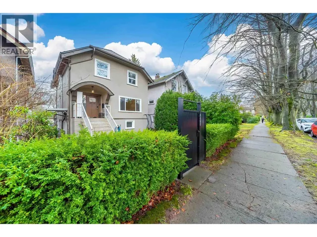 2779 13TH AVENUE, Vancouver 3