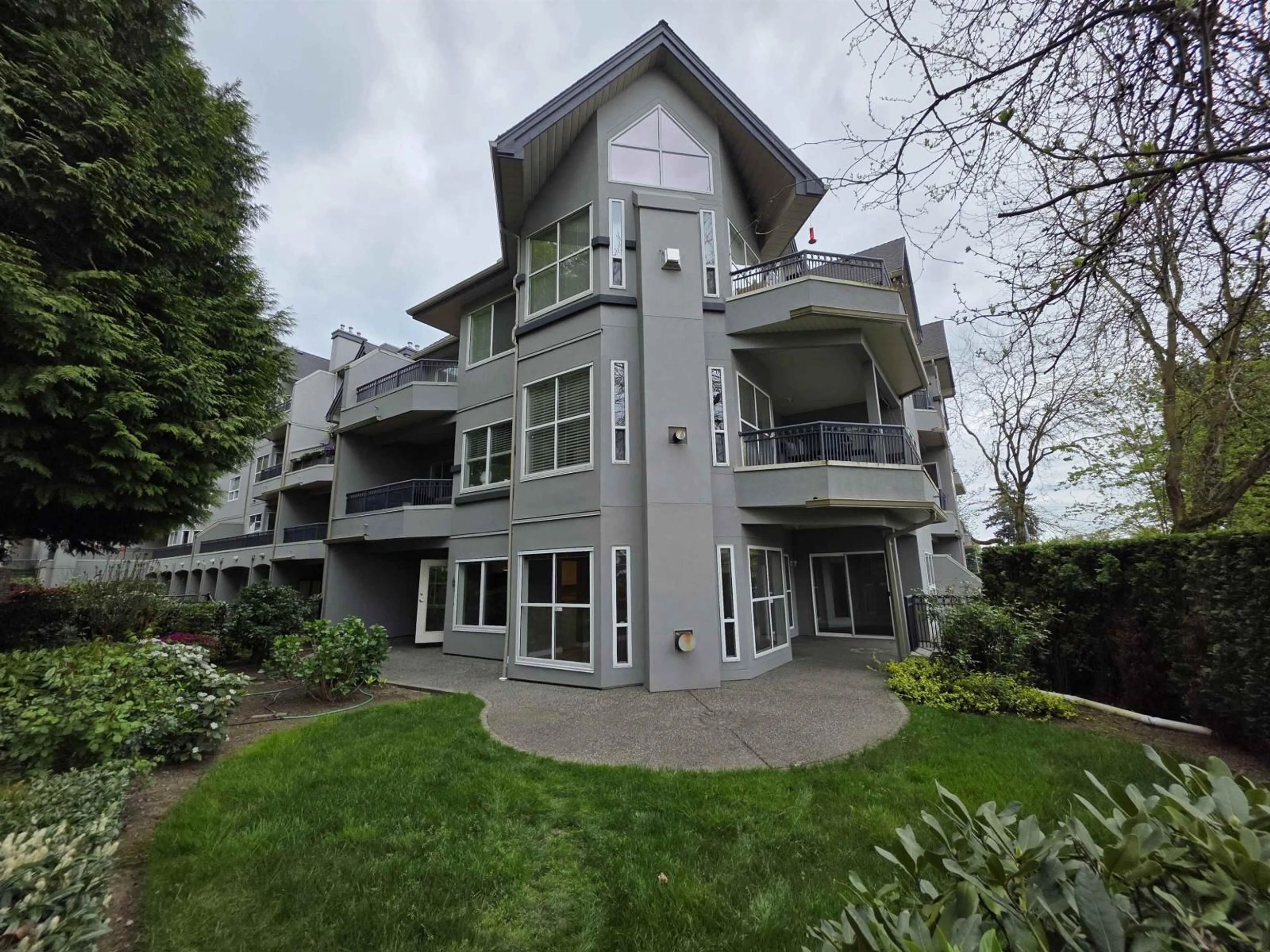 A pic from outside/outdoor area/front of a property/back of a property/a pic from drone, unknown for 102 - 34101 OLD YALE ROAD, Abbotsford British Columbia V2S2K4