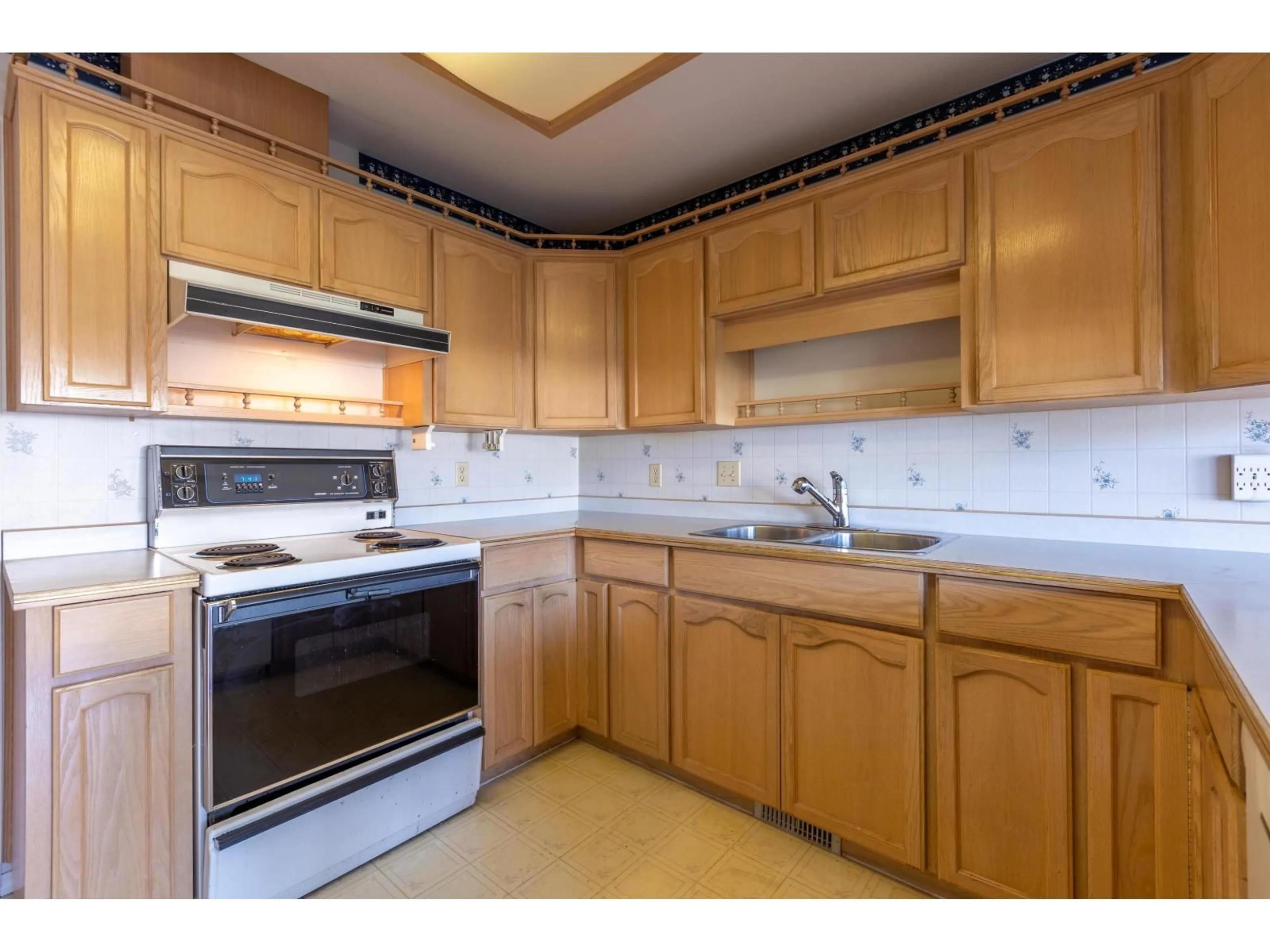 Standard kitchen, unknown for 16 - 2988 HORN STREET, Abbotsford British Columbia V2S3C1