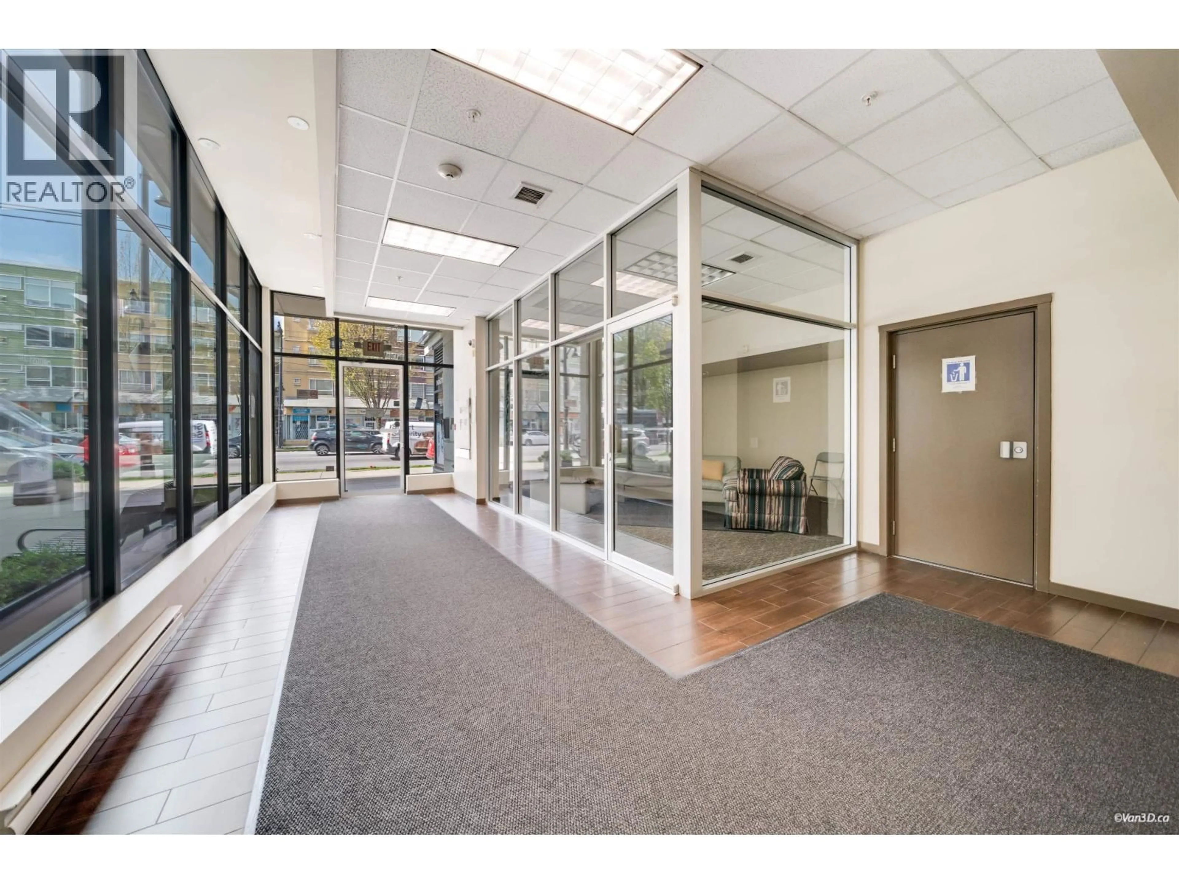 Indoor foyer for 329 - 2239 KINGSWAY, Vancouver British Columbia V5N0E5