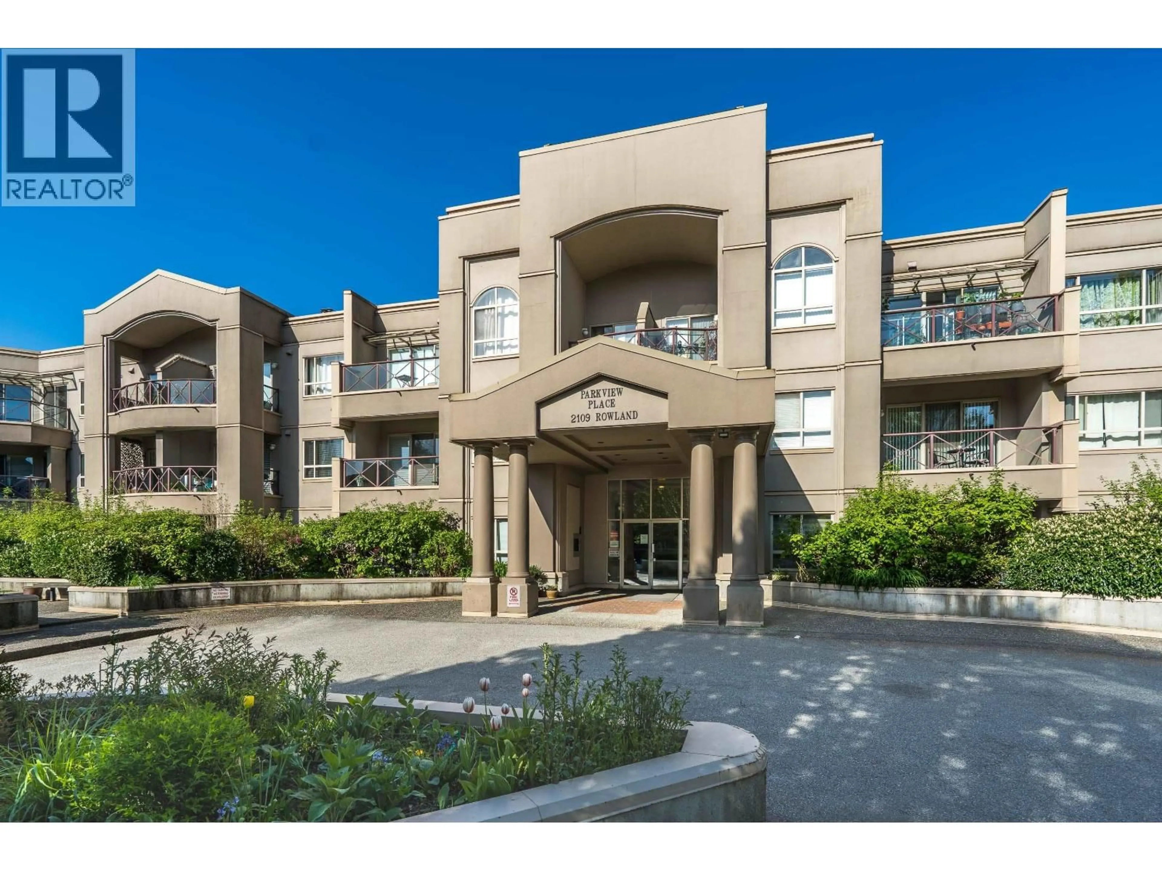 Indoor foyer for 104 - 2109 ROWLAND STREET, Port Coquitlam British Columbia V3C6J4