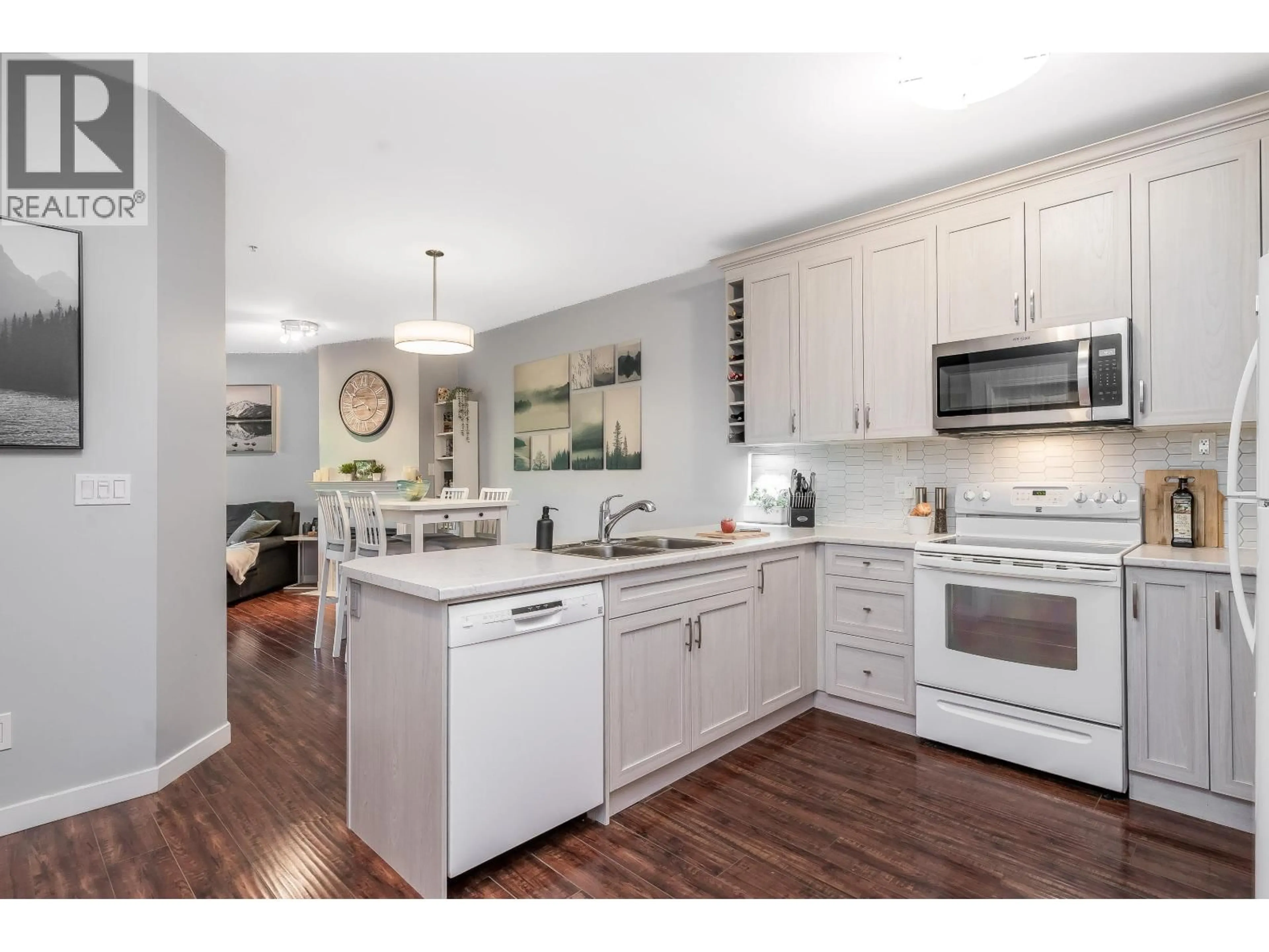Open concept kitchen, unknown for 104 - 2109 ROWLAND STREET, Port Coquitlam British Columbia V3C6J4