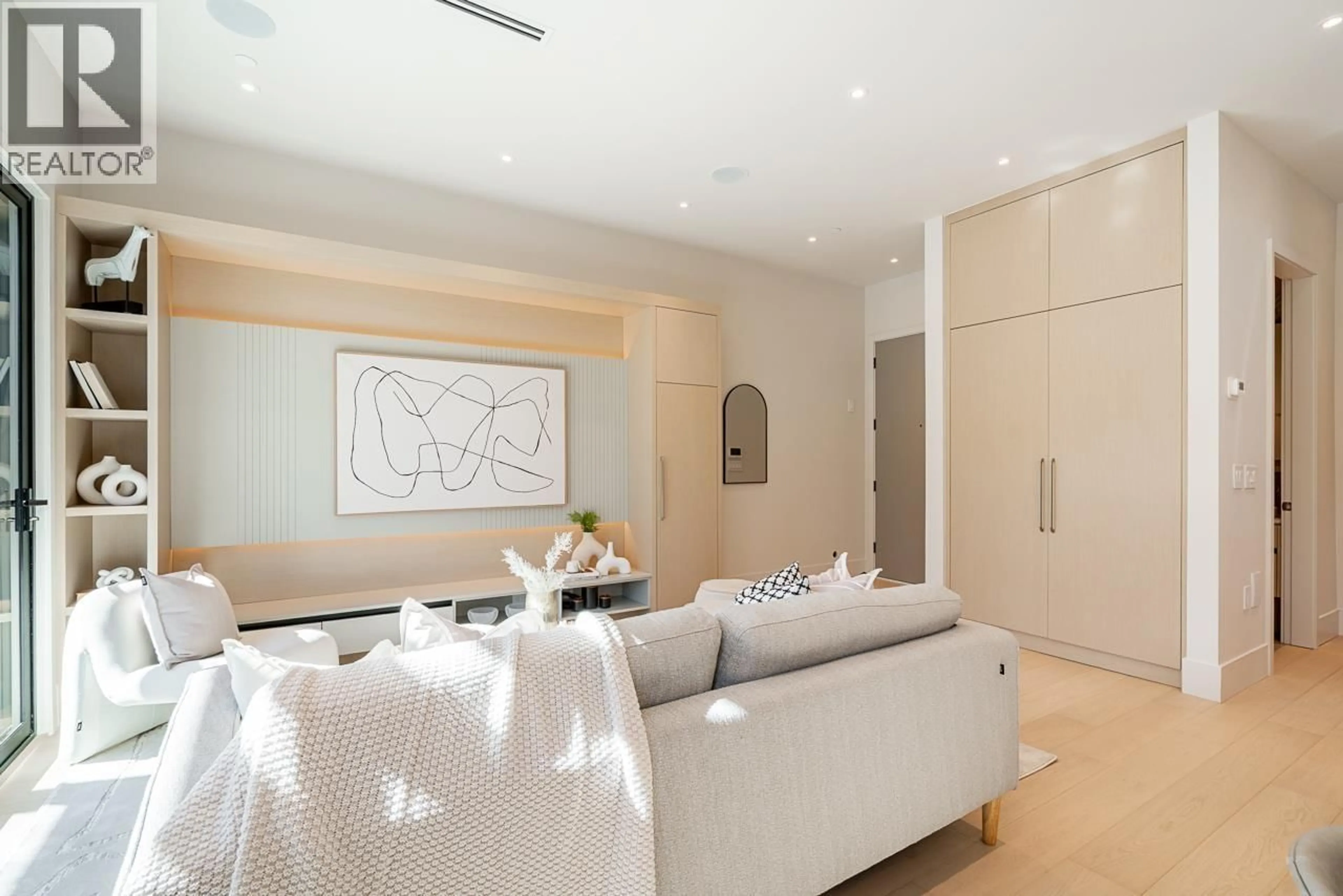 Unknown for 2 - 372 37 AVENUE, Vancouver British Columbia V5W1E7