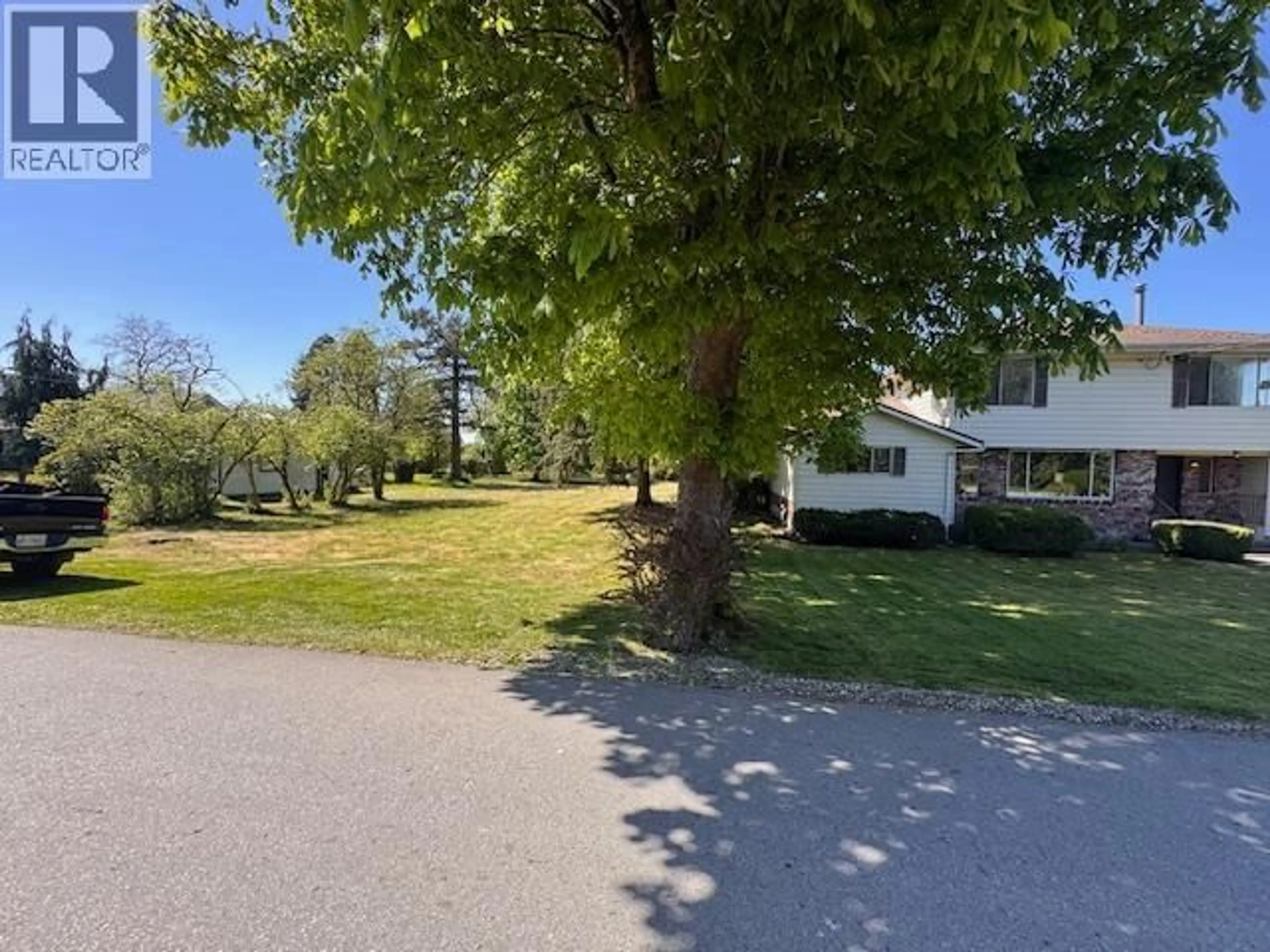 A pic from outside/outdoor area/front of a property/back of a property/a pic from drone, unknown for 6051 NO. 7 ROAD, Richmond British Columbia V6W1E8