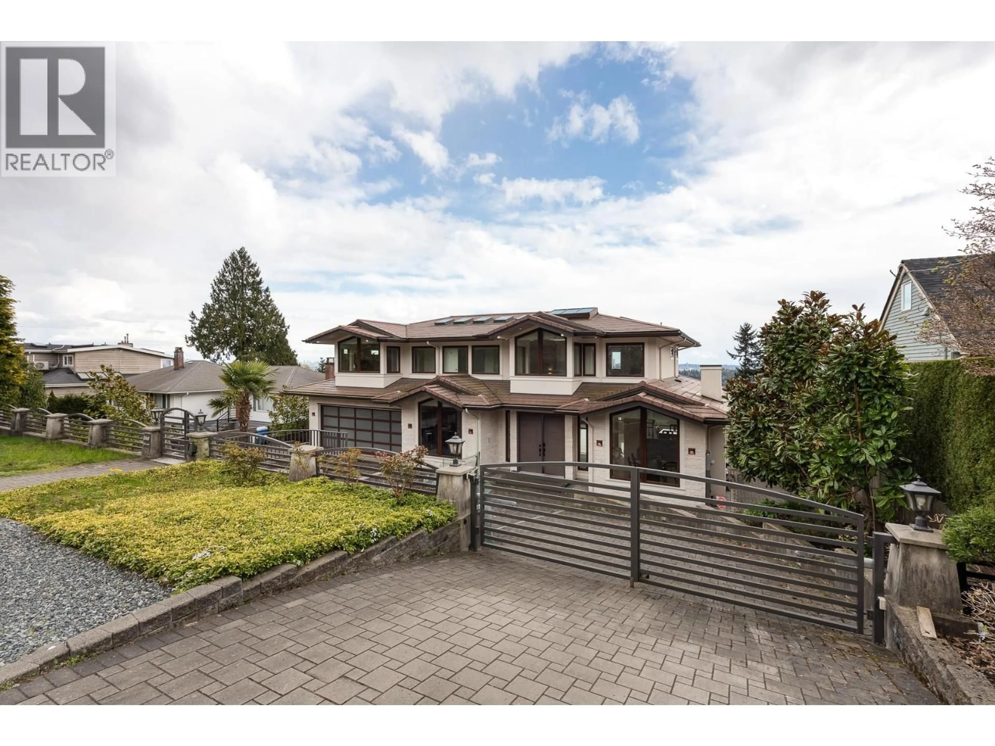 A pic from outside/outdoor area/front of a property/back of a property/a pic from drone, unknown for 1160 QUEENS AVENUE, West Vancouver British Columbia V7S2K2