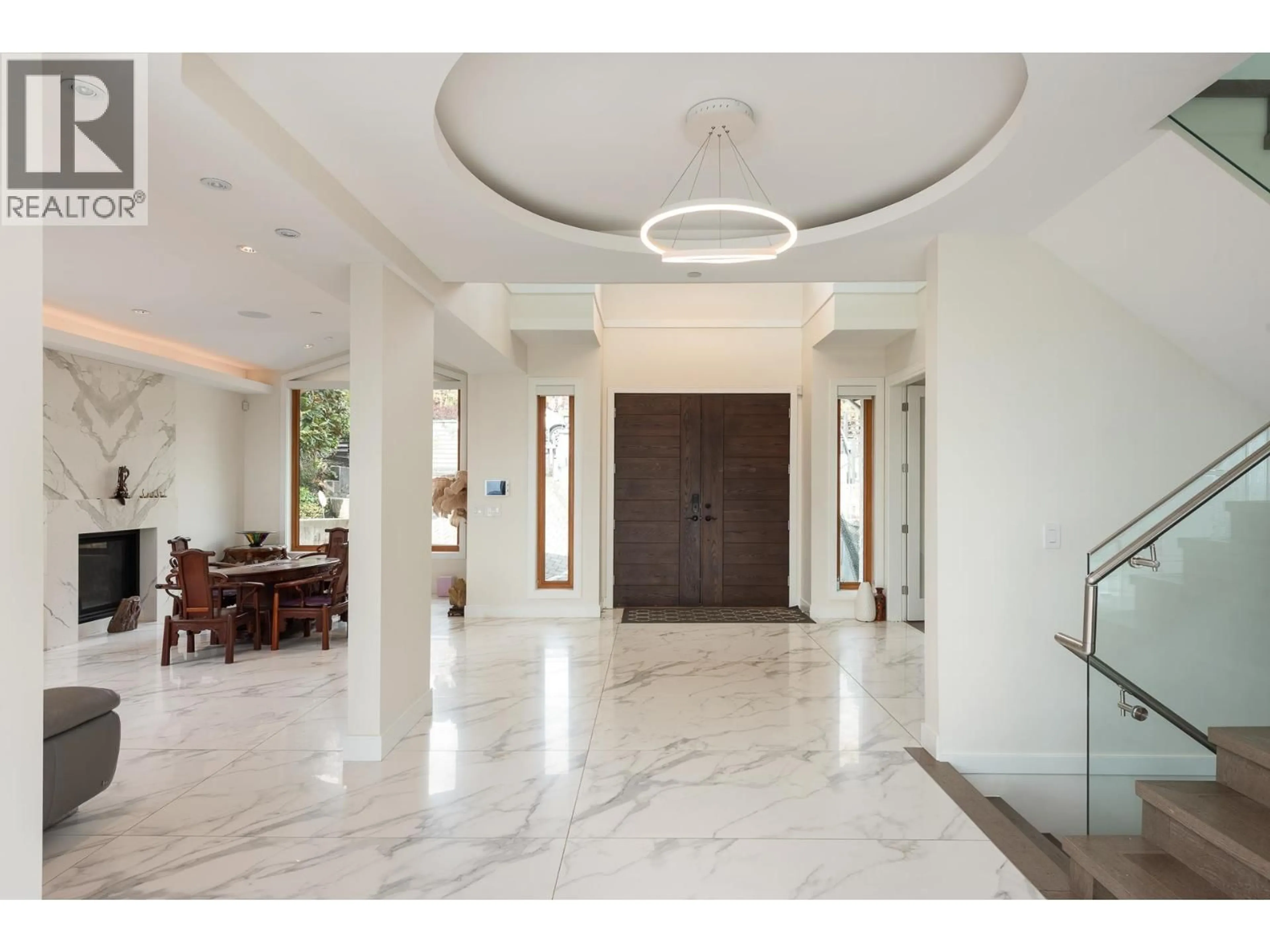 Indoor foyer for 1160 QUEENS AVENUE, West Vancouver British Columbia V7S2K2