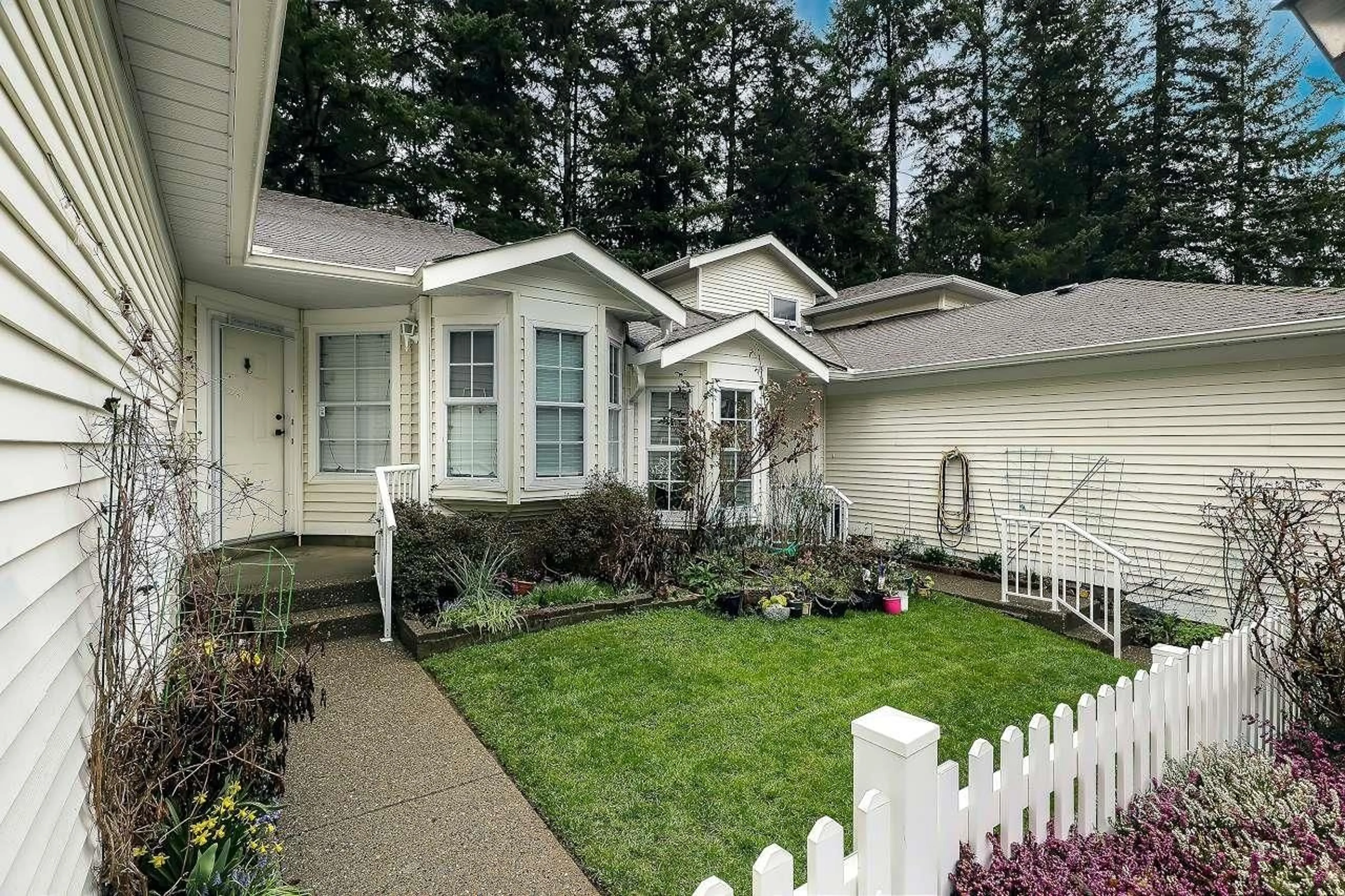 Home with vinyl exterior material, street for 57 - 6537 138TH STREET, Surrey British Columbia V3W0C6