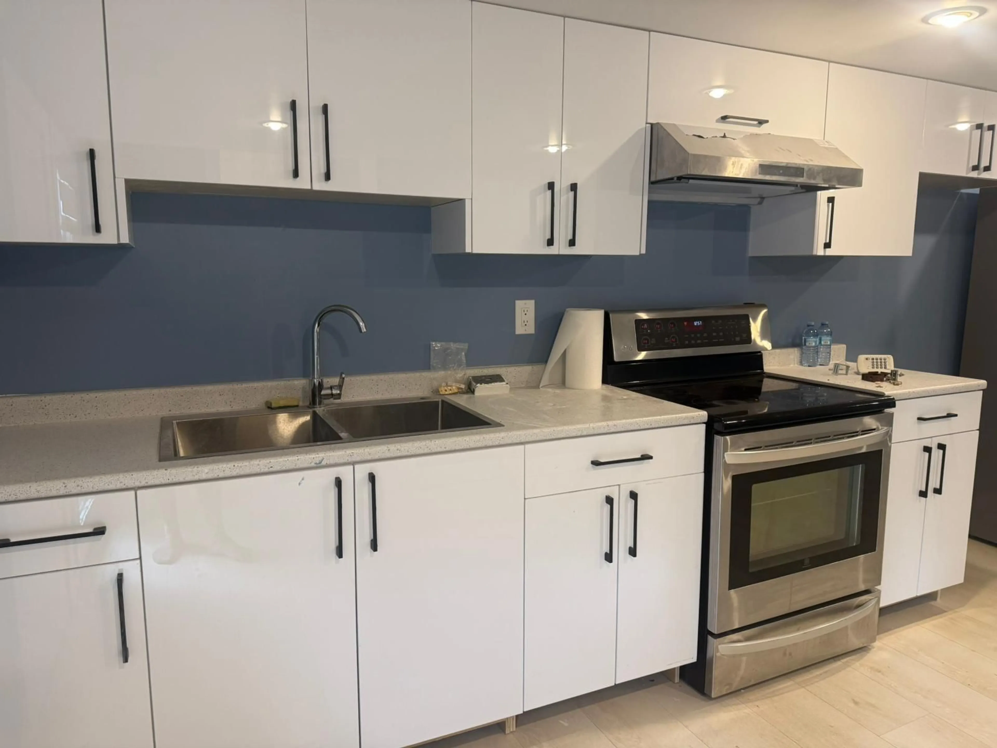 Standard kitchen, ceramic/tile floor for 12896 108 AVENUE, Surrey British Columbia V3T2H5