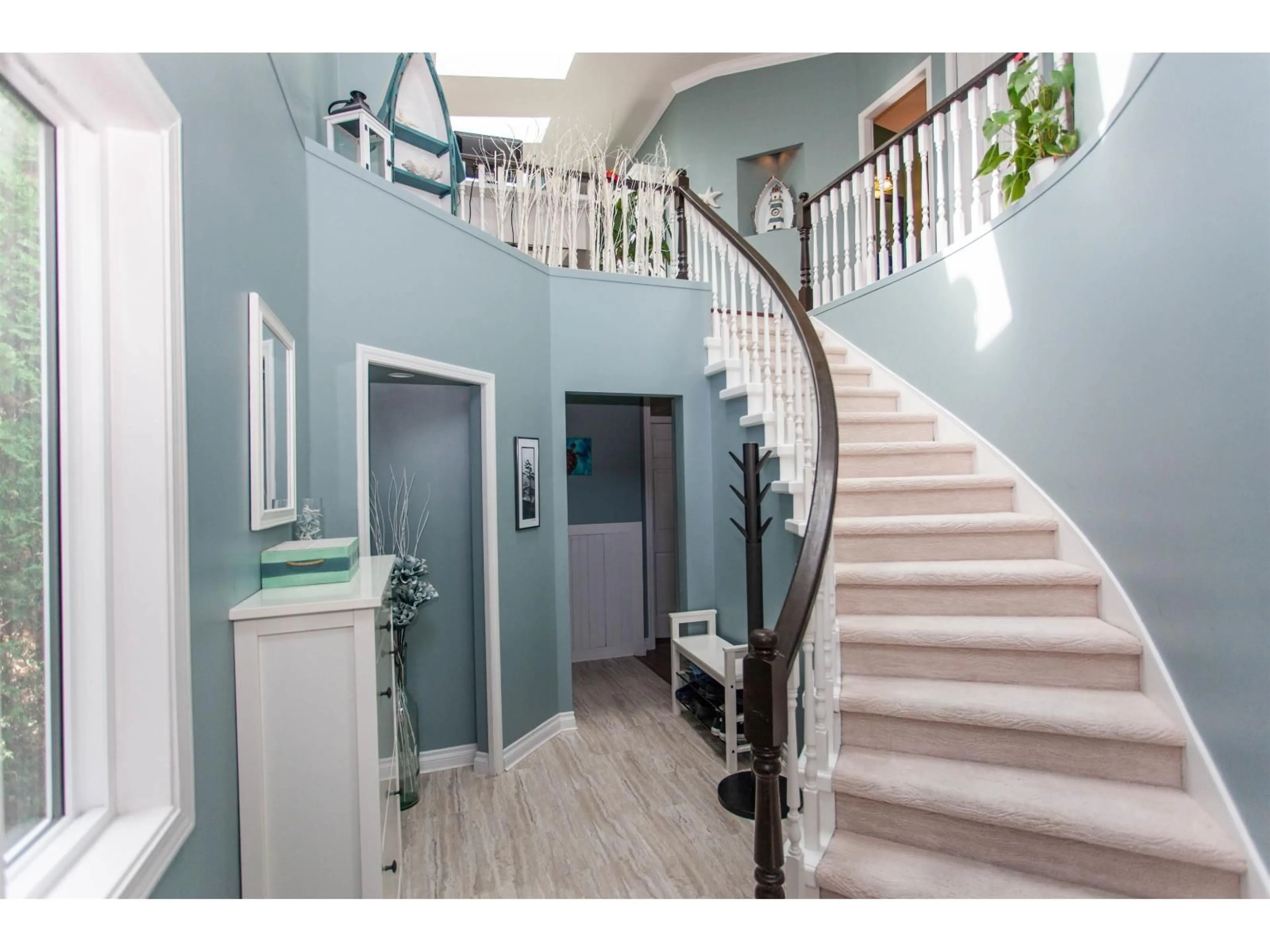 Indoor foyer for 867 STAYTE ROAD, White Rock British Columbia V4B4Y6