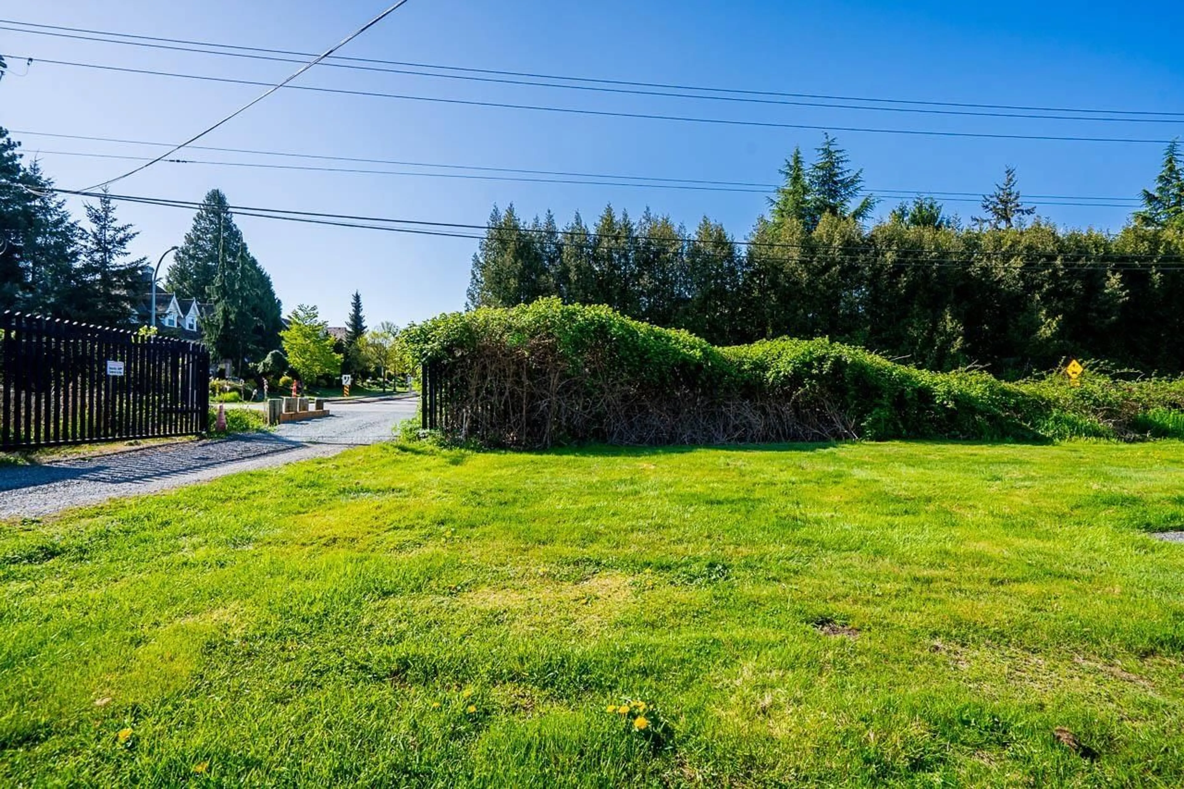 A pic from outside/outdoor area/front of a property/back of a property/a pic from drone, unknown for 15675 40TH AVENUE, Surrey British Columbia V3Z1E6