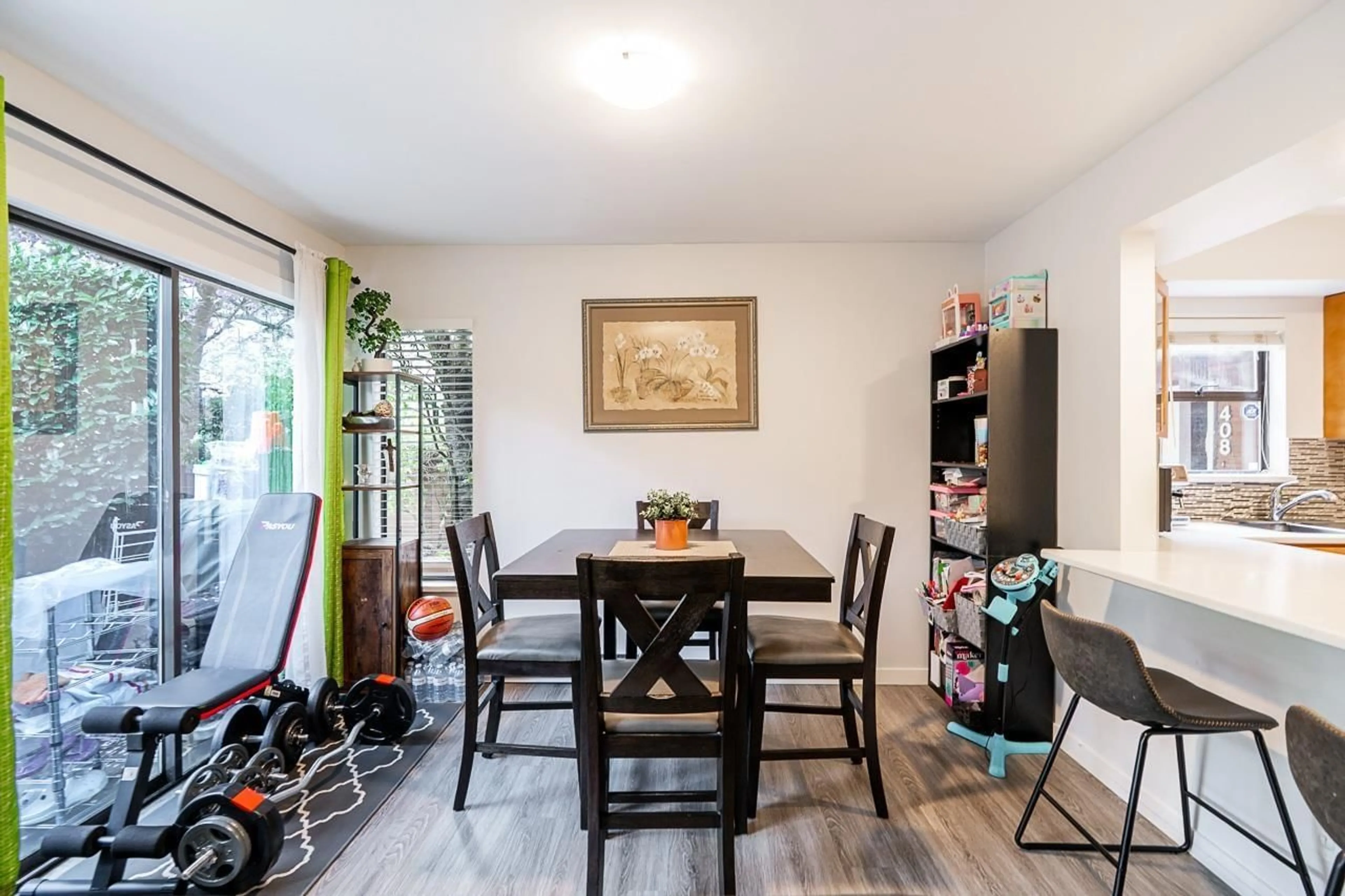 Dining room, wood/laminate floor for 412 - 10620 150 STREET, Surrey British Columbia V3R7R9
