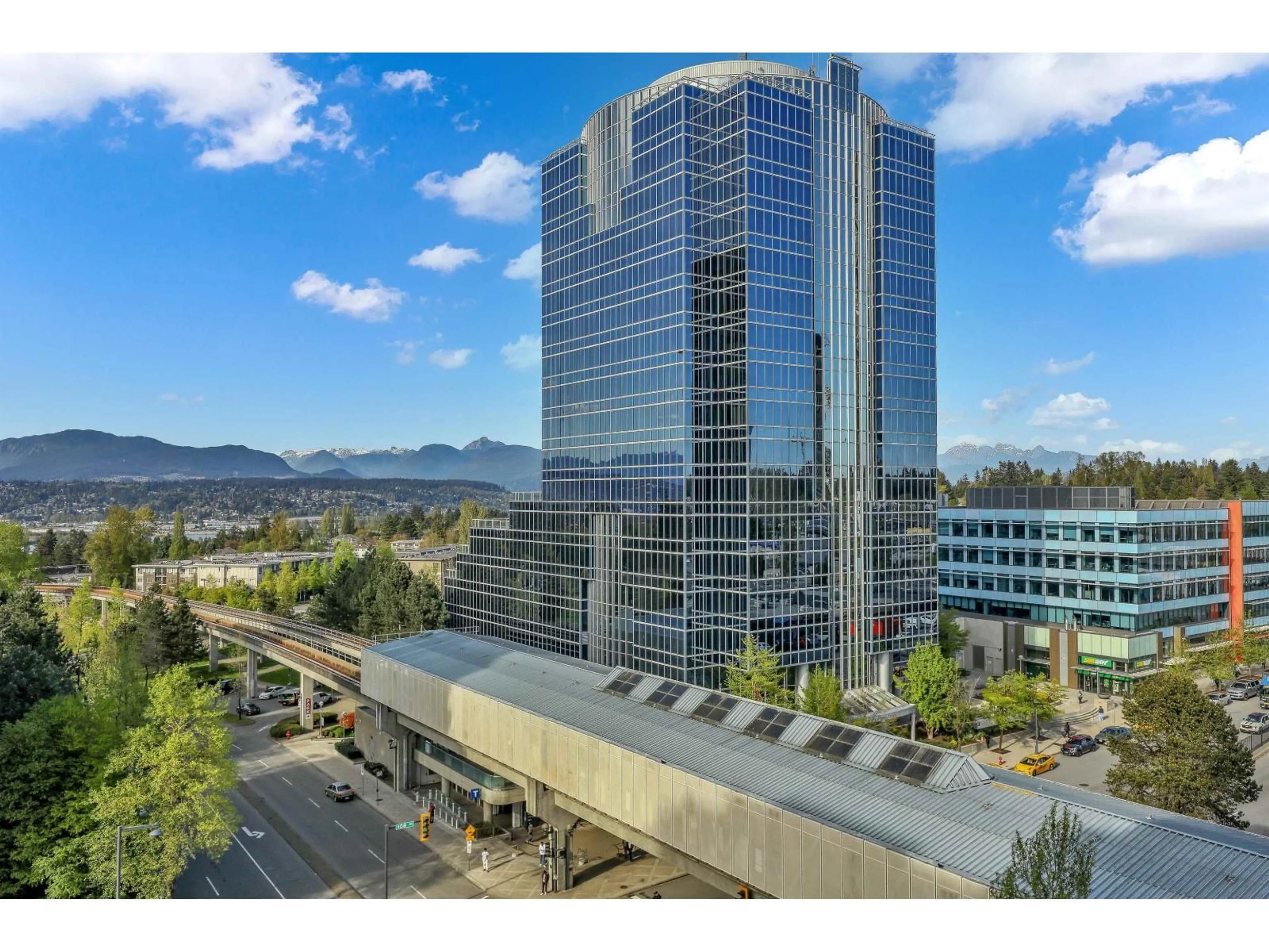 A pic from outside/outdoor area/front of a property/back of a property/a pic from drone, unknown for 1011 - 10777 UNIVERSITY DRIVE, Surrey British Columbia V3T0E6