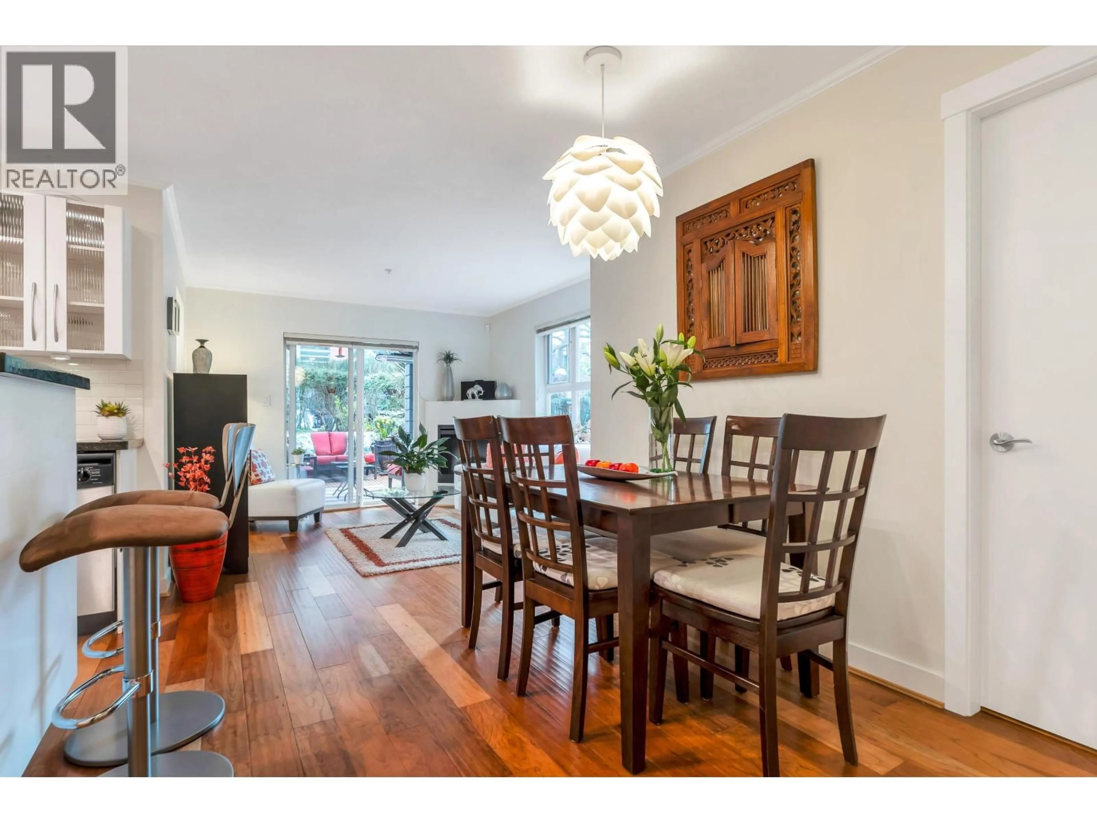 Dining room, wood/laminate floor for 102 - 736 14TH AVENUE, Vancouver British Columbia V5Z1P9
