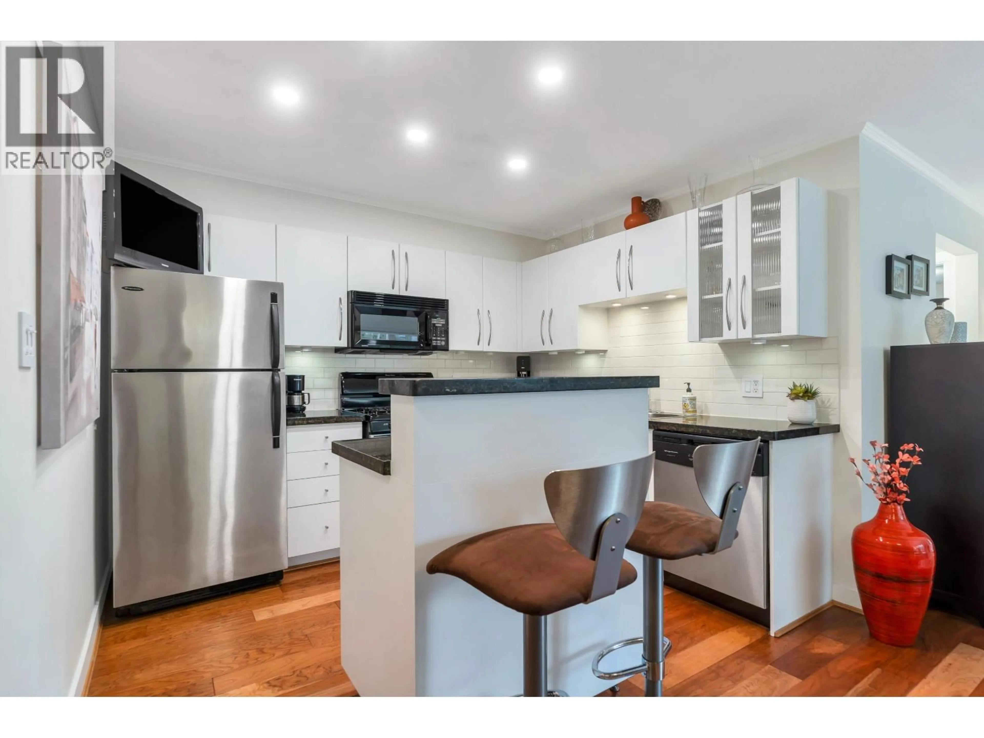 Open concept kitchen, wood/laminate floor for 102 - 736 14TH AVENUE, Vancouver British Columbia V5Z1P9