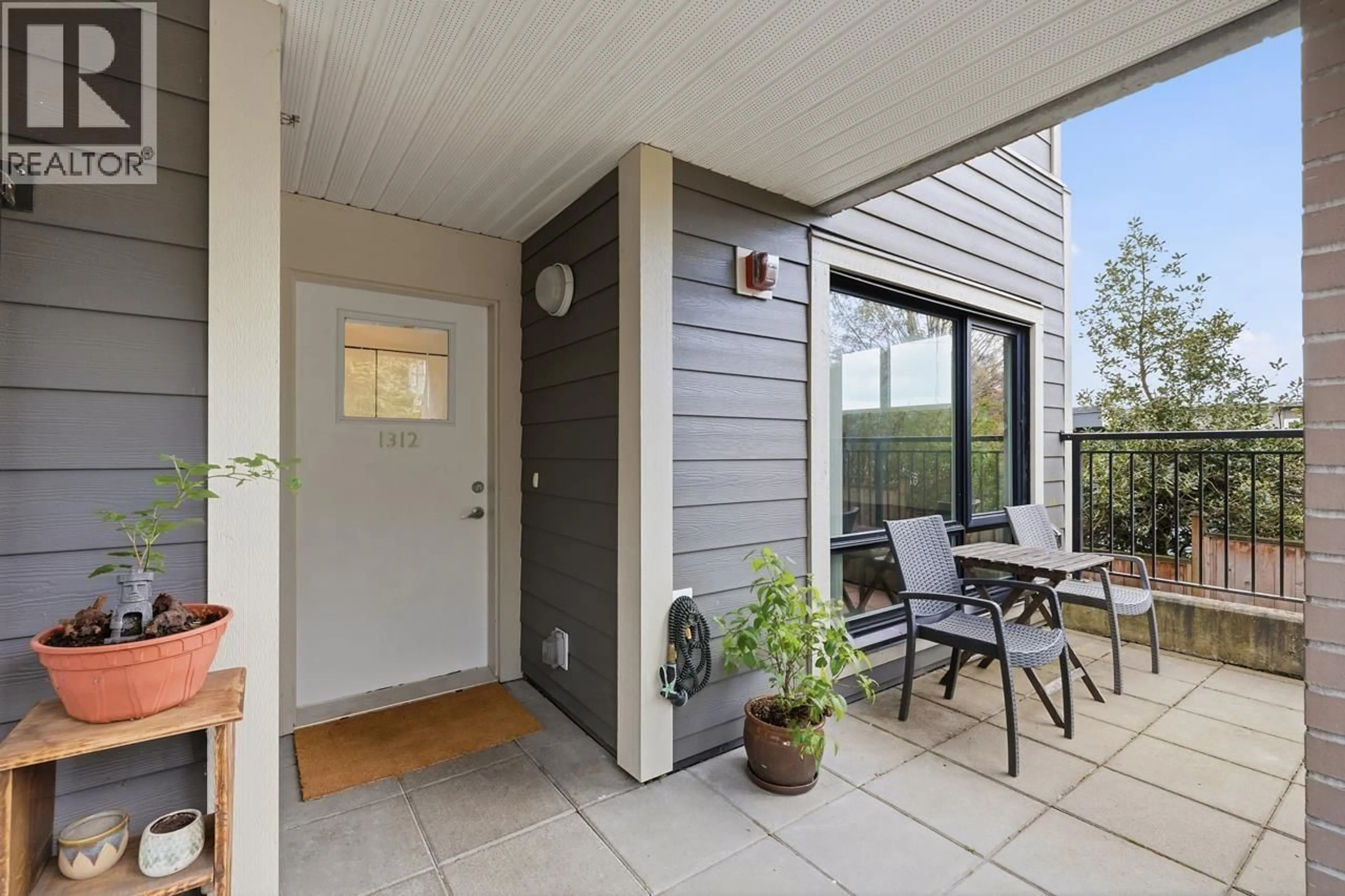 Patio, street for 1312 FIFTH AVENUE, New Westminster British Columbia V3M0K5