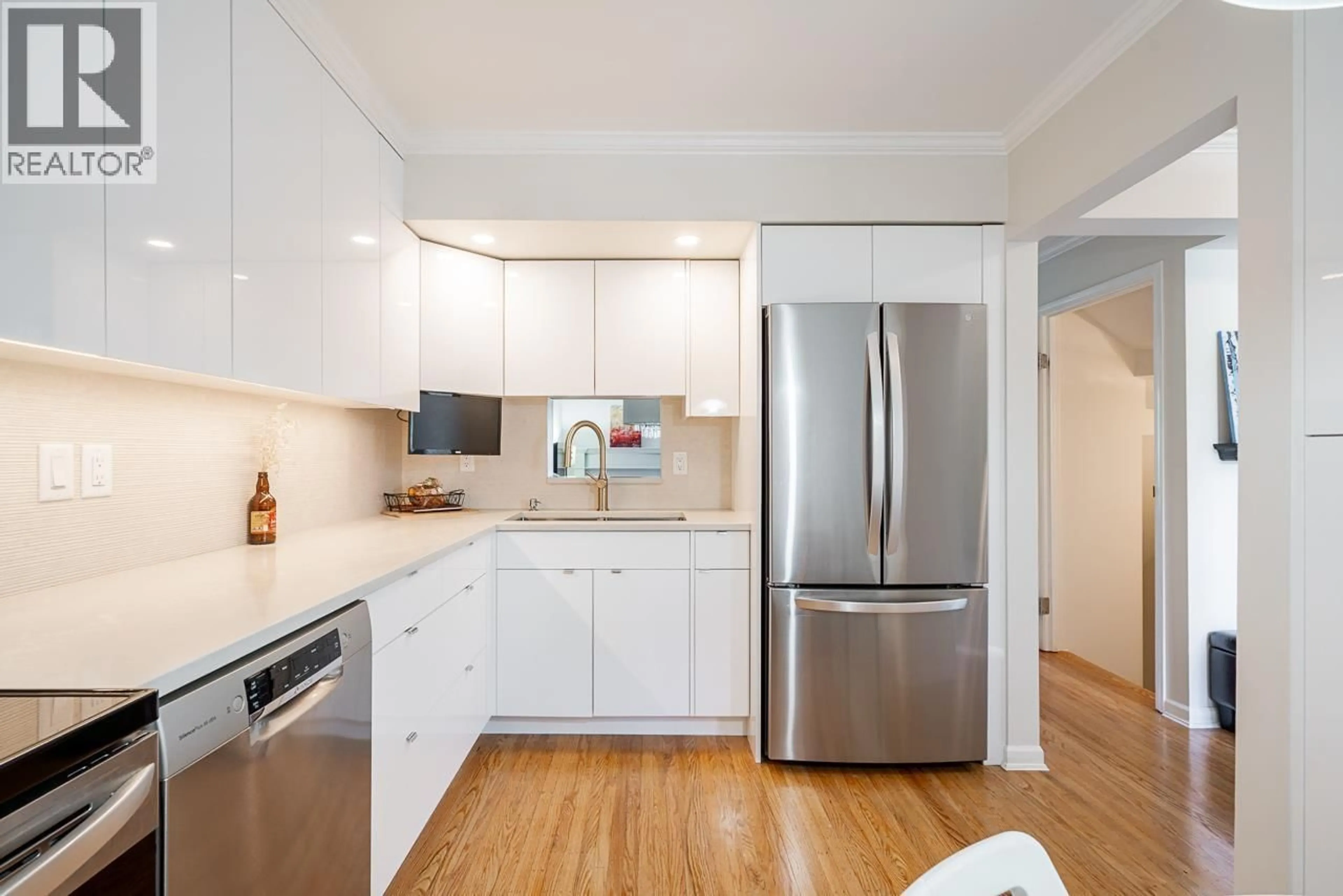 Unknown for 2 - 1960 RUFUS DRIVE, North Vancouver British Columbia V7J3L7