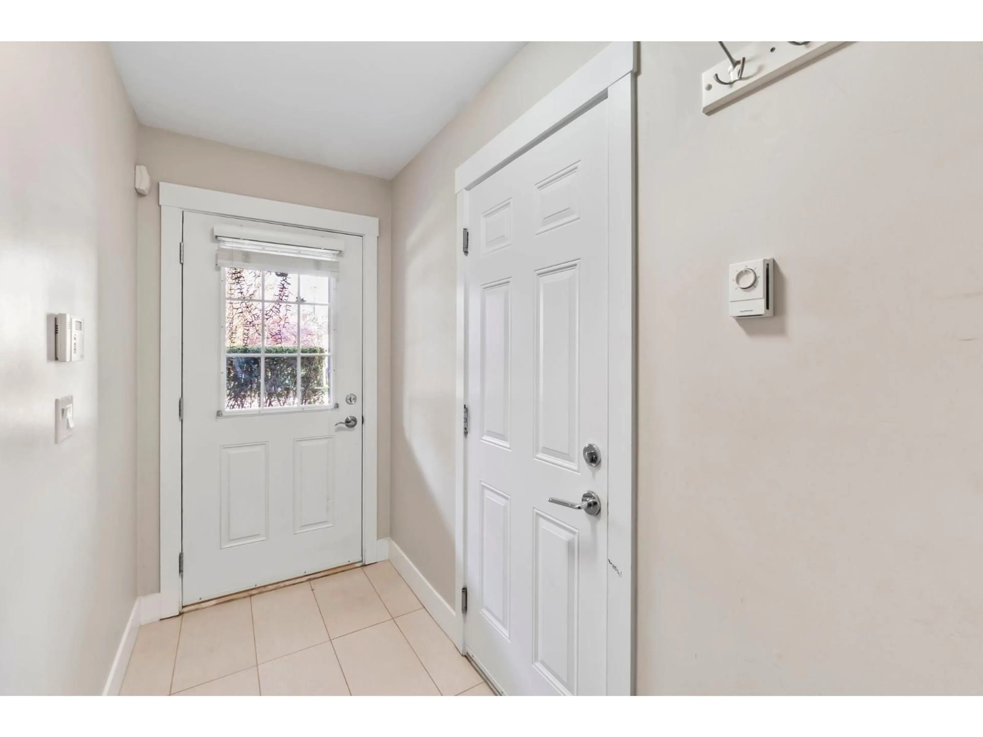 Indoor entryway for 64 - 6350 142 STREET, Surrey British Columbia V3X1B8