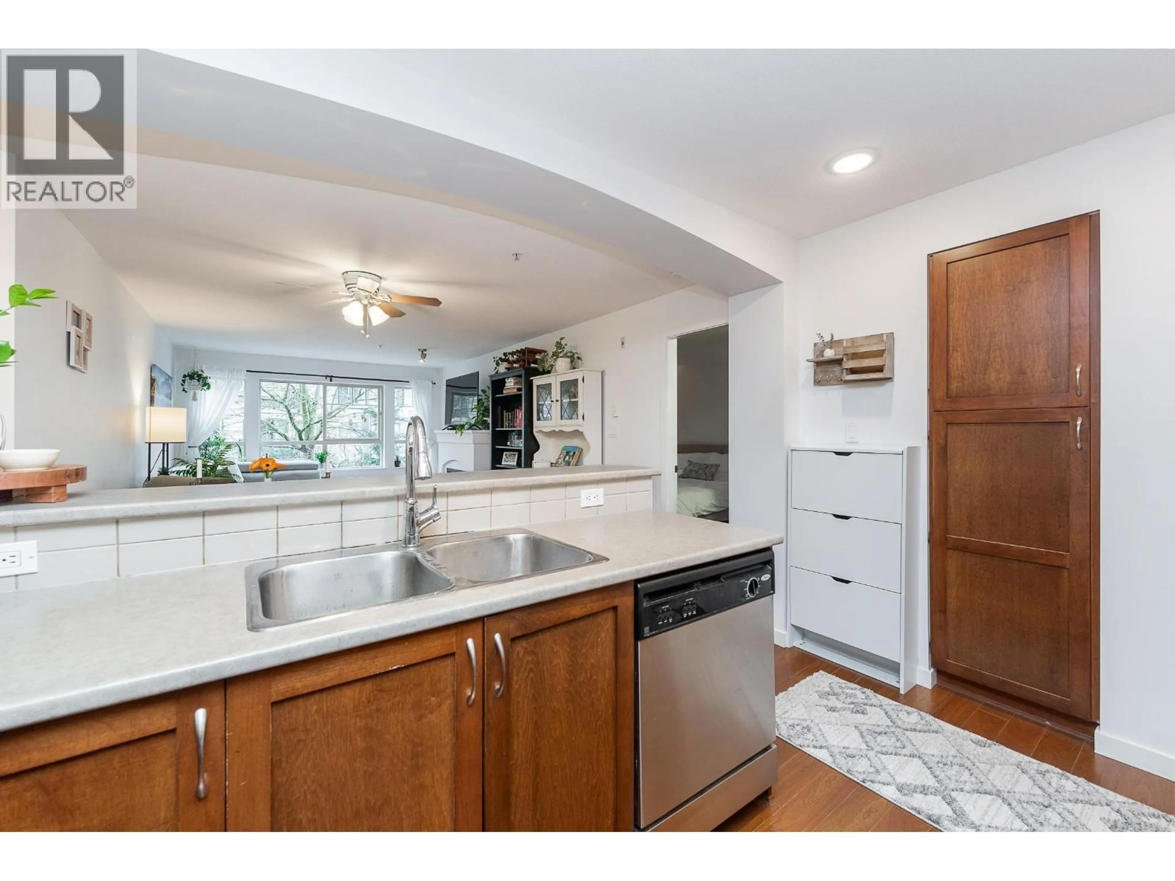 Open concept kitchen, ceramic/tile floor for 201 - 2951 SILVER SPRINGS BOULEVARD, Coquitlam British Columbia V3E3S4