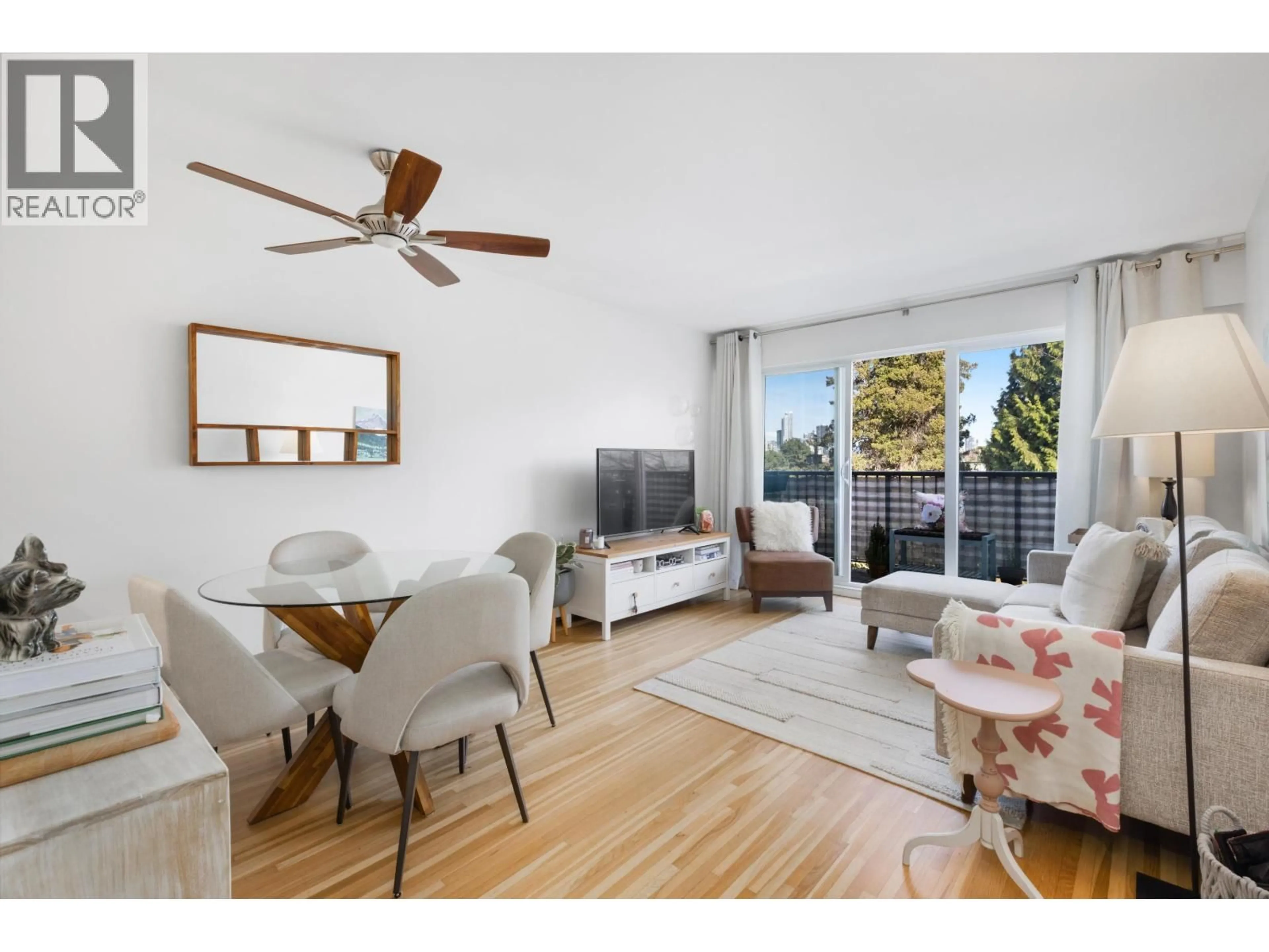 Living room with furniture, wood/laminate floor for 303 - 2125 2ND AVENUE, Vancouver British Columbia V6K1H7