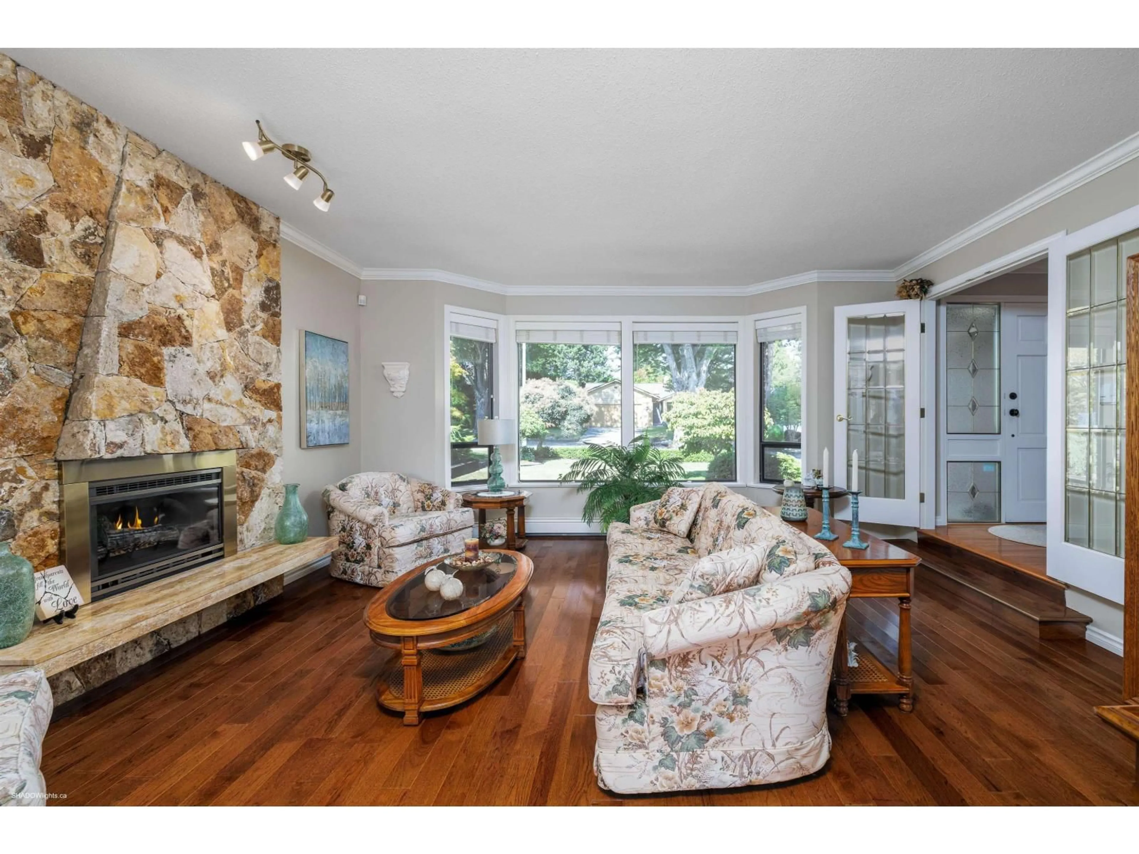 Living room with furniture, unknown for 16116 13A AVENUE, Surrey British Columbia V4A6W5