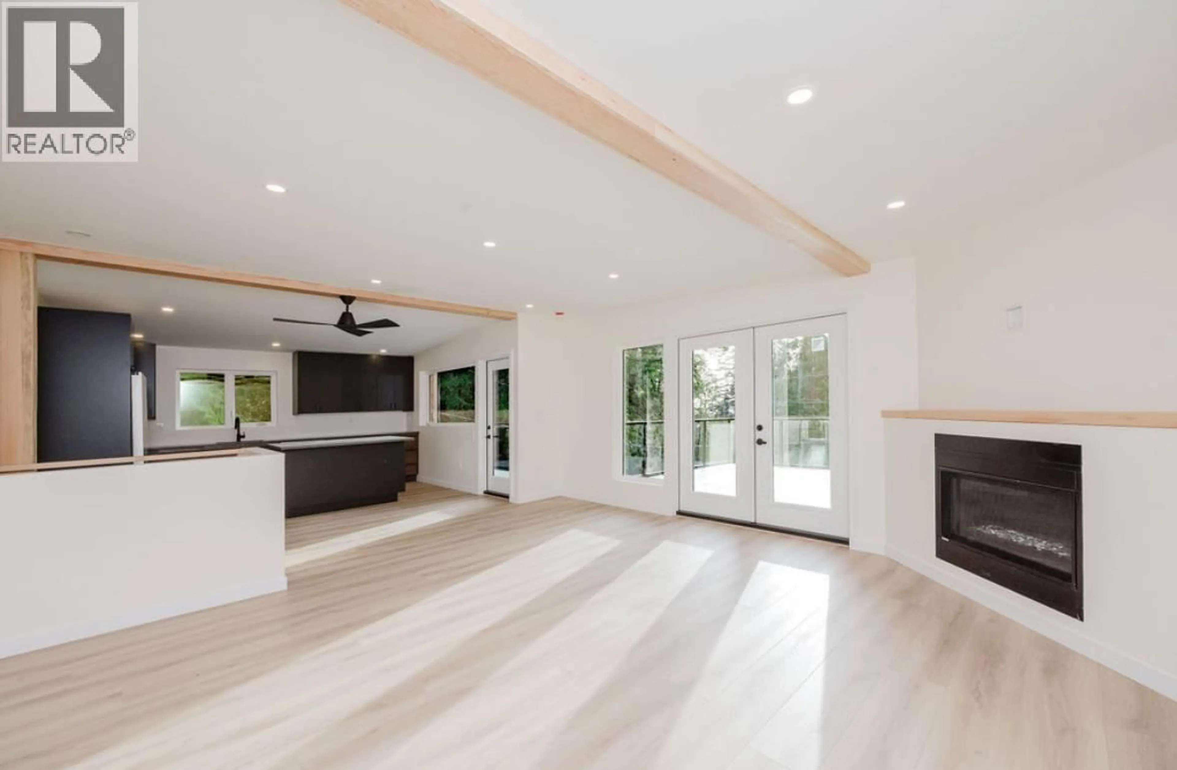 Open concept kitchen, unknown for 6960 SUNSHINE COAST HIGHWAY, Sechelt British Columbia V7Z0N2