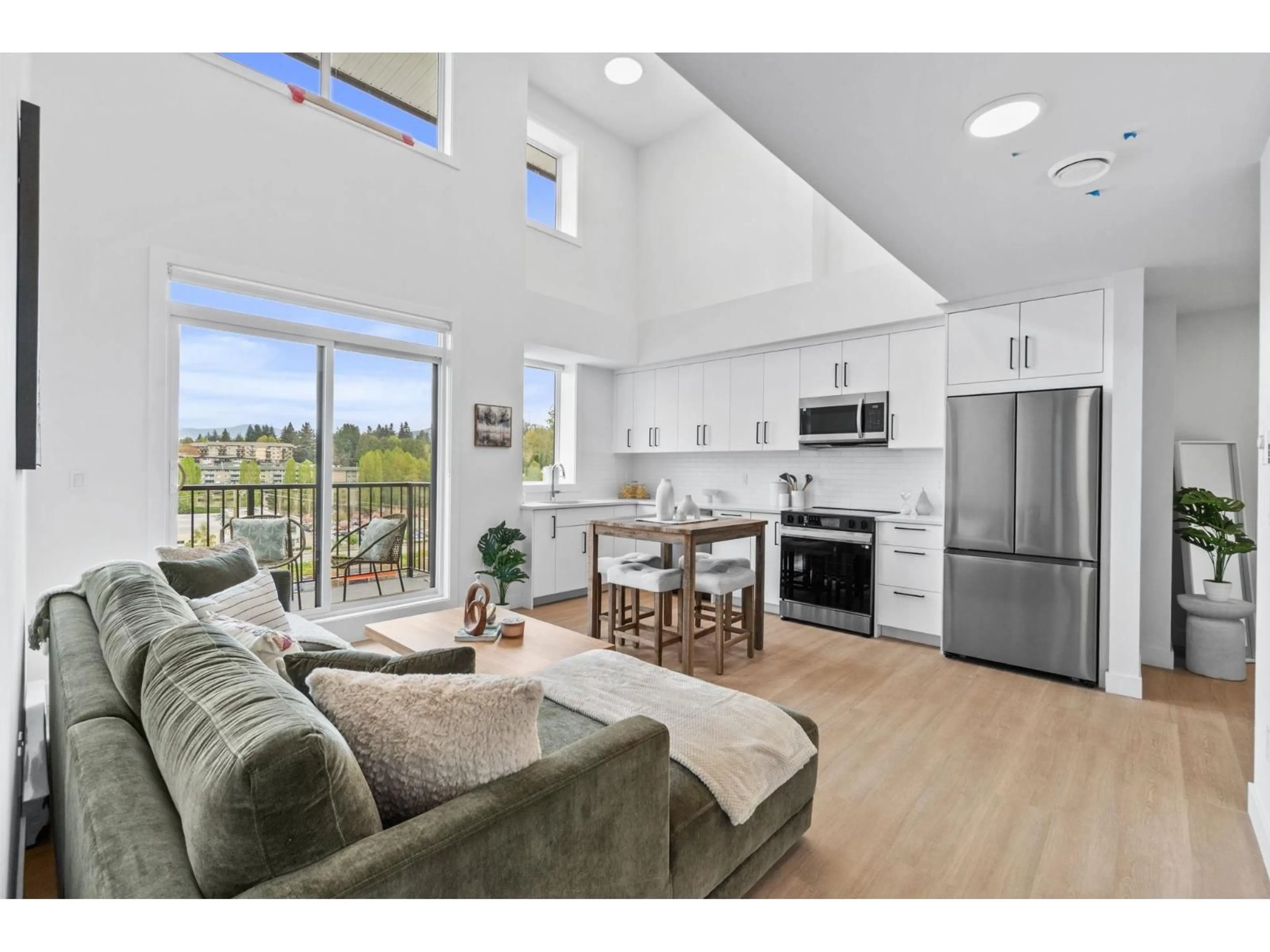 Open concept kitchen, unknown for 503 - 33820 SOUTH FRASER WAY, Abbotsford British Columbia V2S2C5