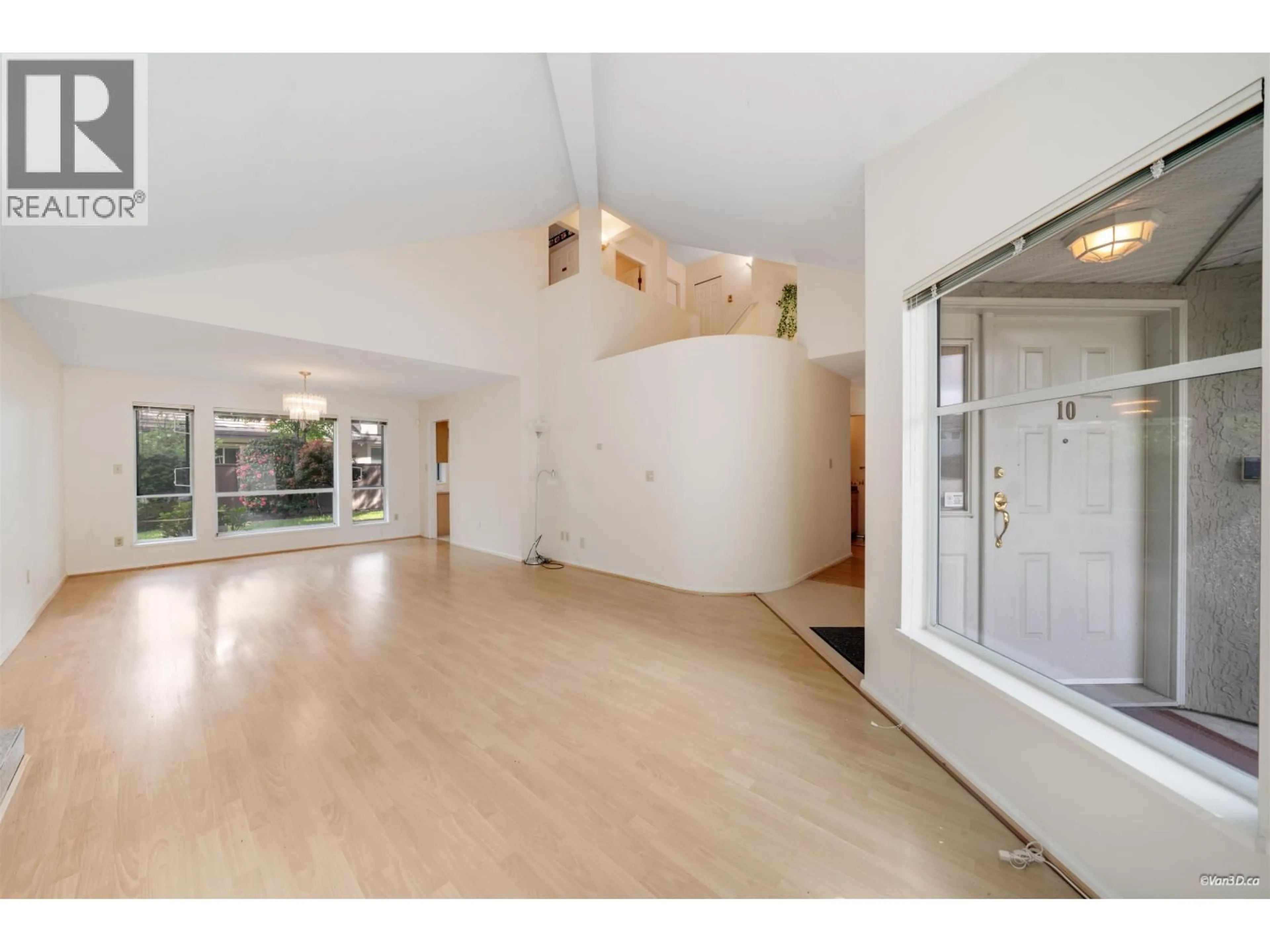 Indoor foyer for 10 - 10900 NO. 2 ROAD, Richmond British Columbia V7E2E3