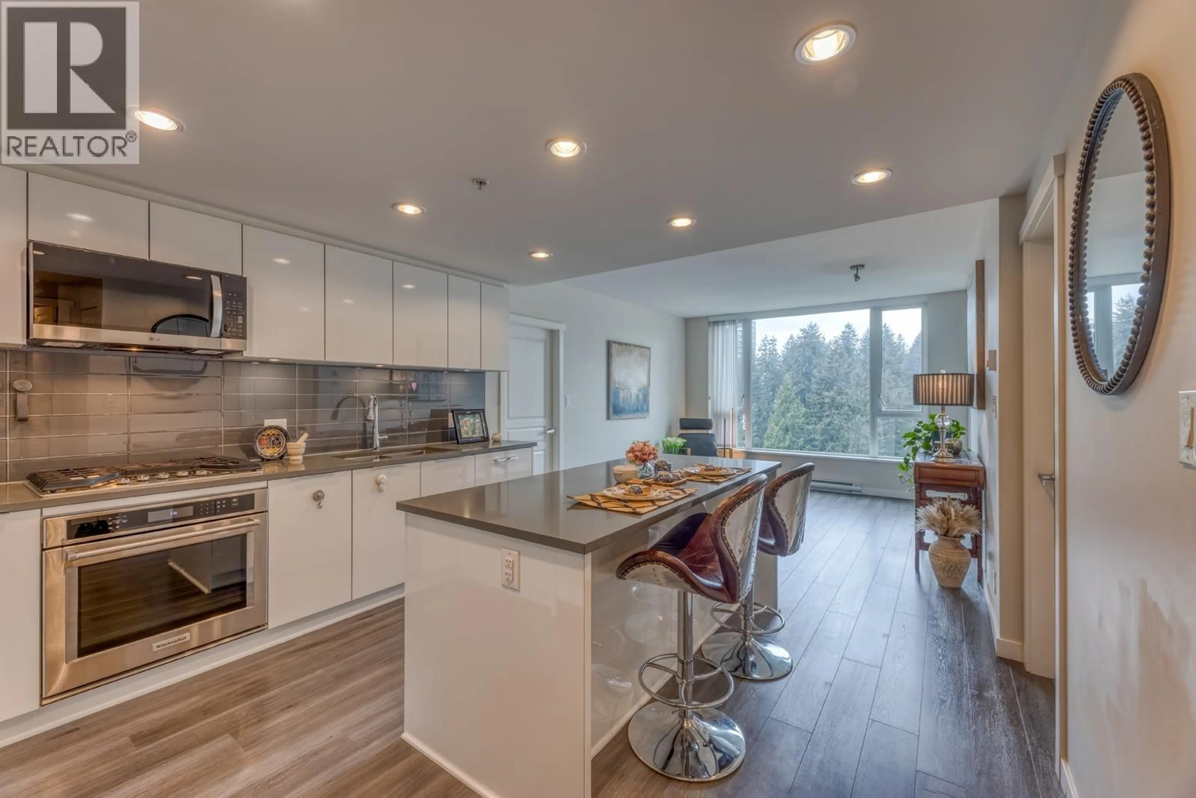 Open concept kitchen, wood/laminate floor for 1004 - 3100 WINDSOR GATE, Coquitlam British Columbia V3B0P3